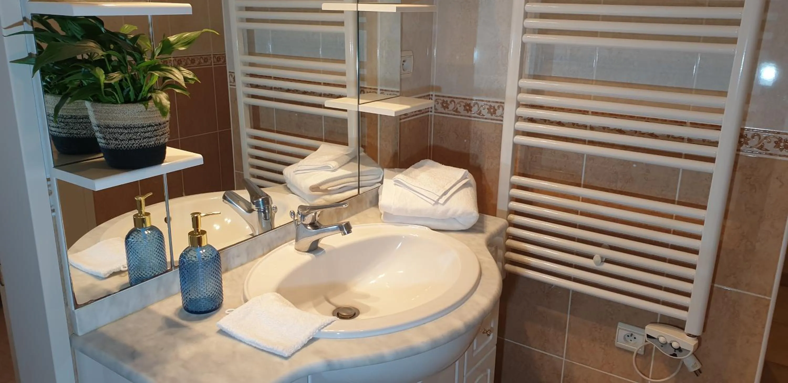 Bathroom in Château de Grandmont - Escale authentique au coeur des vignes