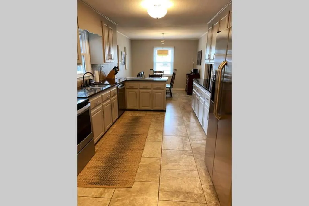 Kitchen or kitchenette in The Crimson - Game Day Rental