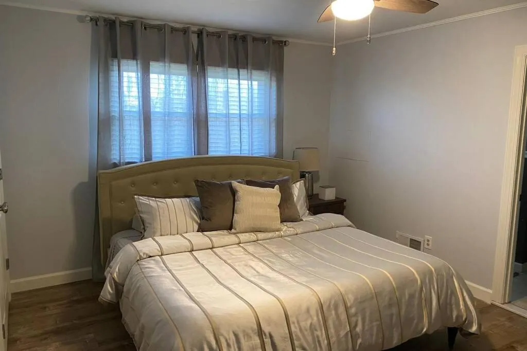 Bed in The Crimson - Game Day Rental