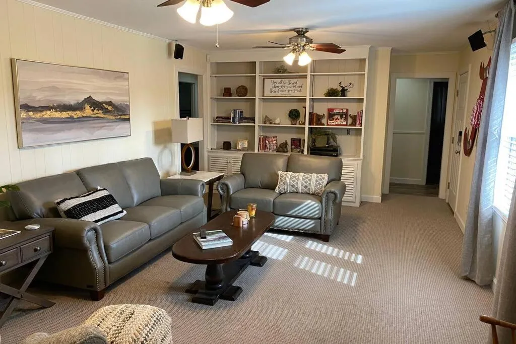 Living room in The Crimson - Game Day Rental