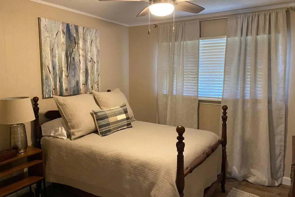 Bed in The Crimson - Game Day Rental