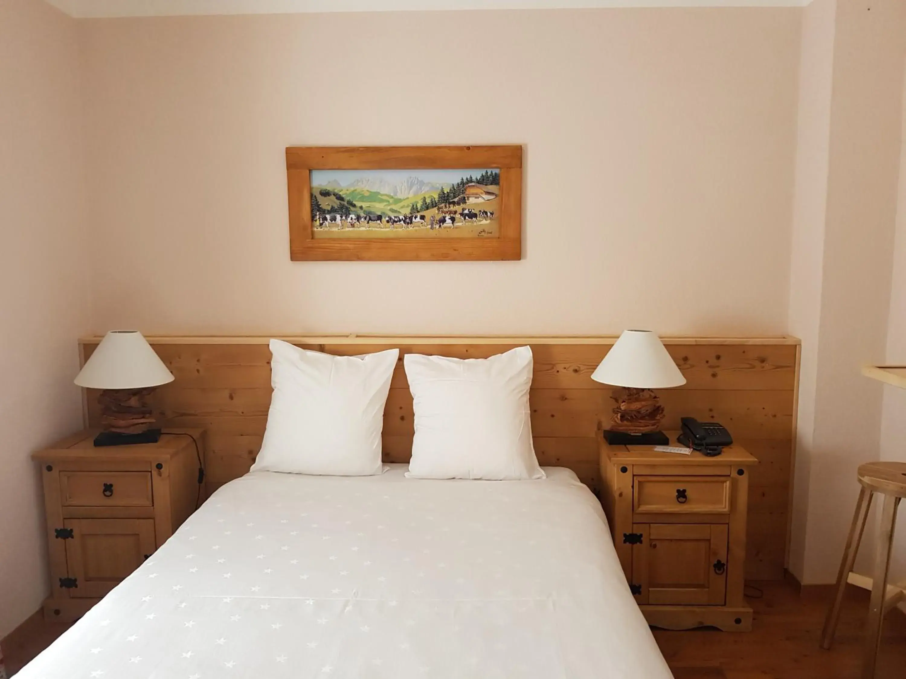 Photo of the whole room, Bed in Hotel de Geneve Photo of the whole room, Bed in Hotel de Geneve