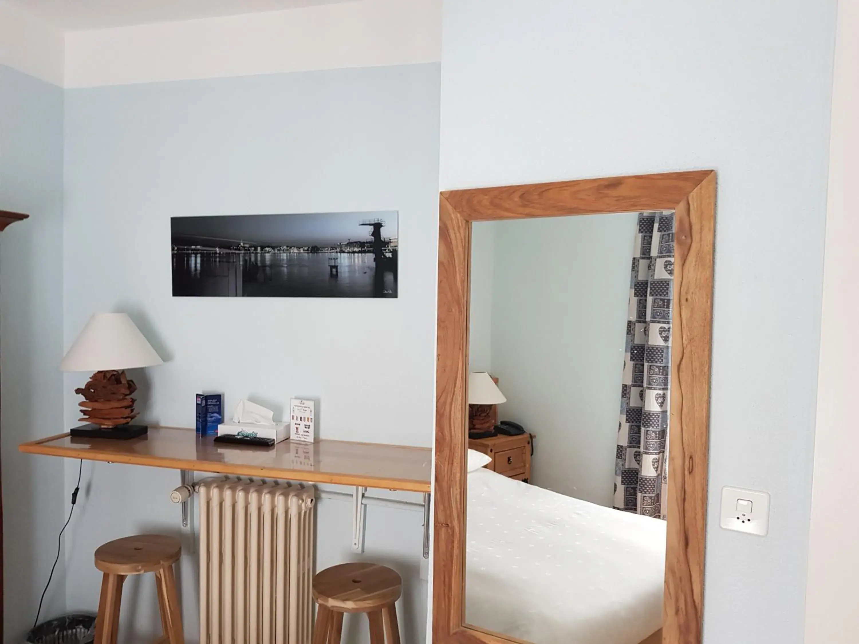 Photo of the whole room, Bed in Hotel de Geneve Photo of the whole room, Bed in Hotel de Geneve