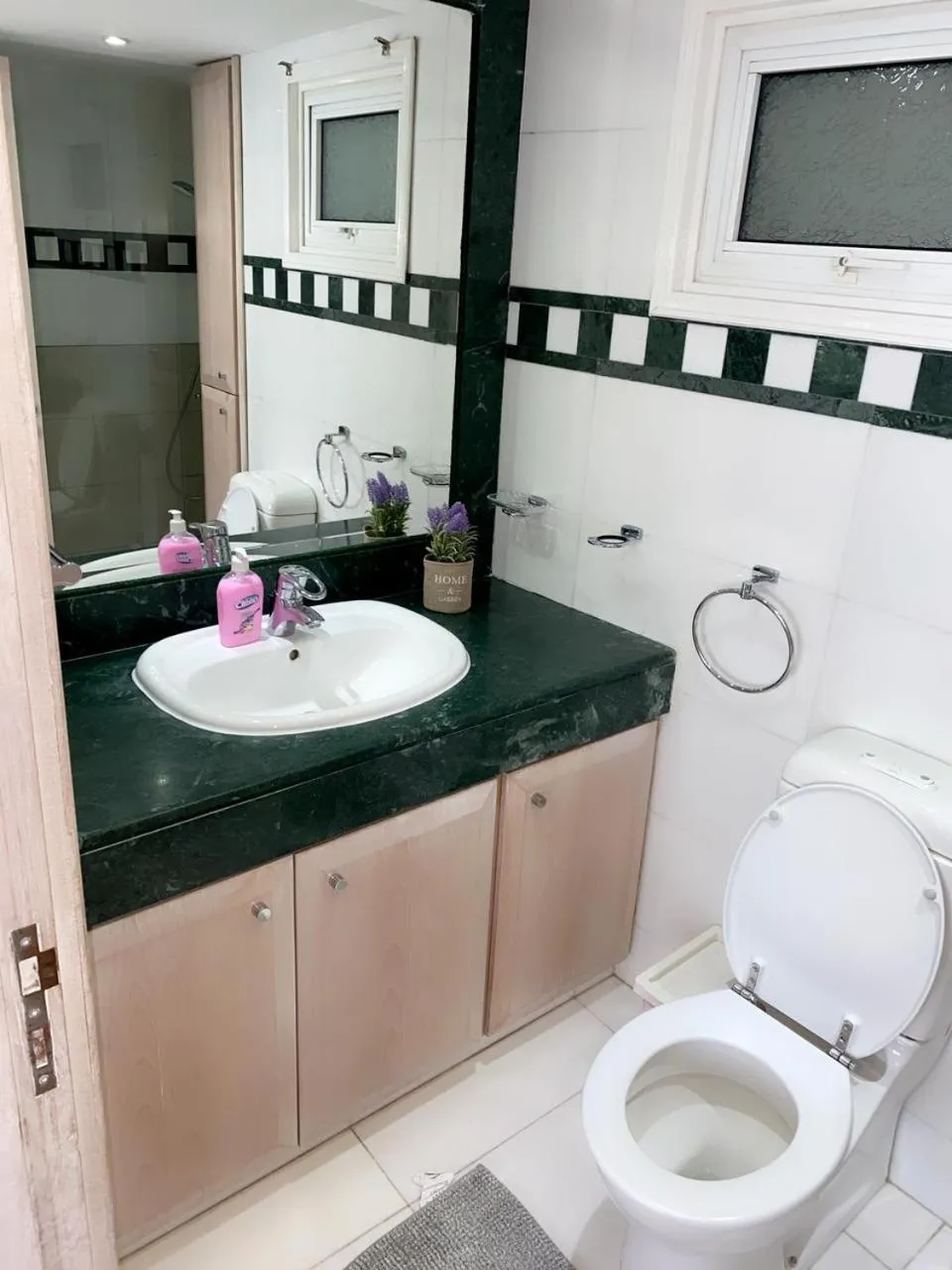 Toilet in Larnaca Seaview Rooms