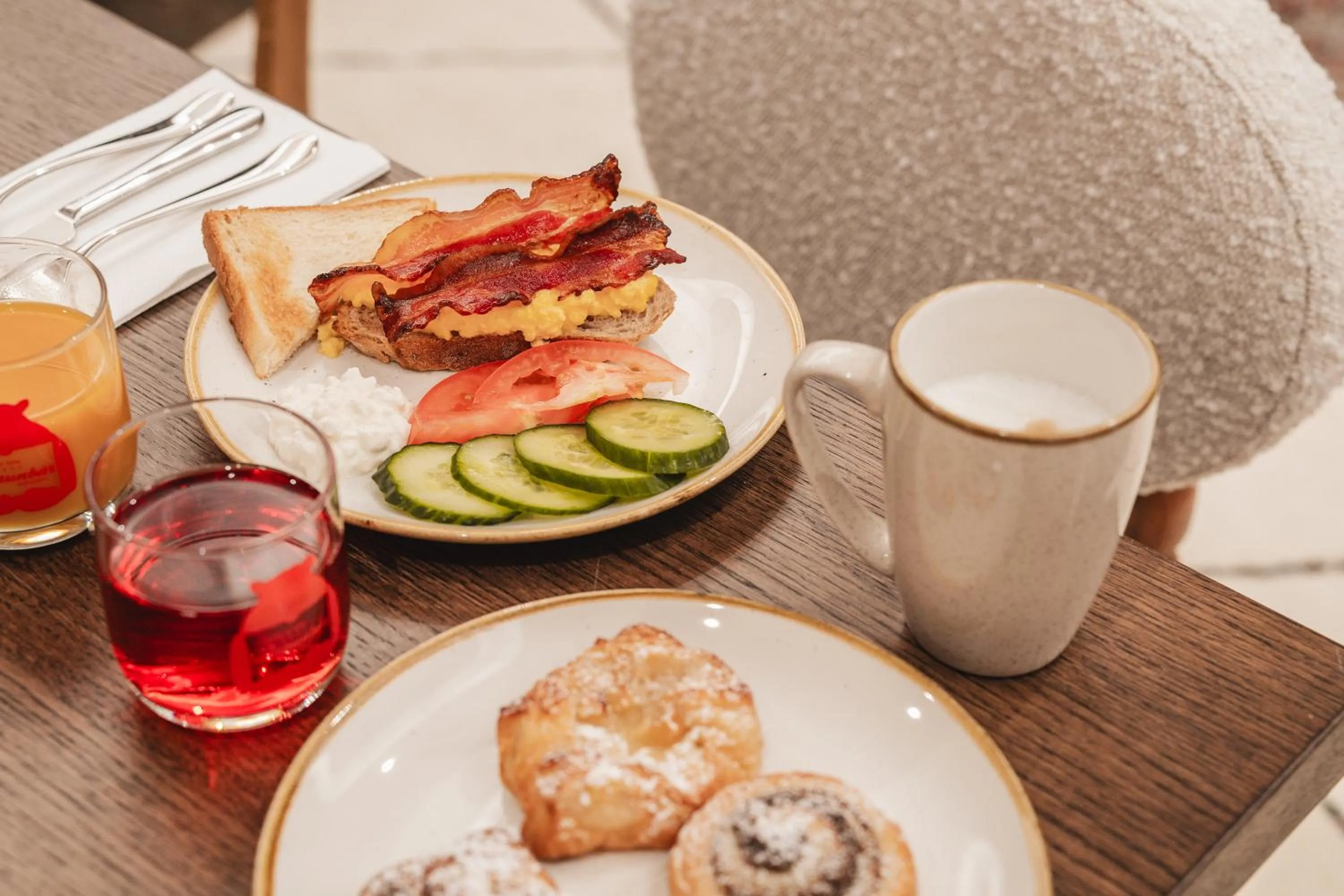 Buffet breakfast in Braunbär Hotel & Spa
