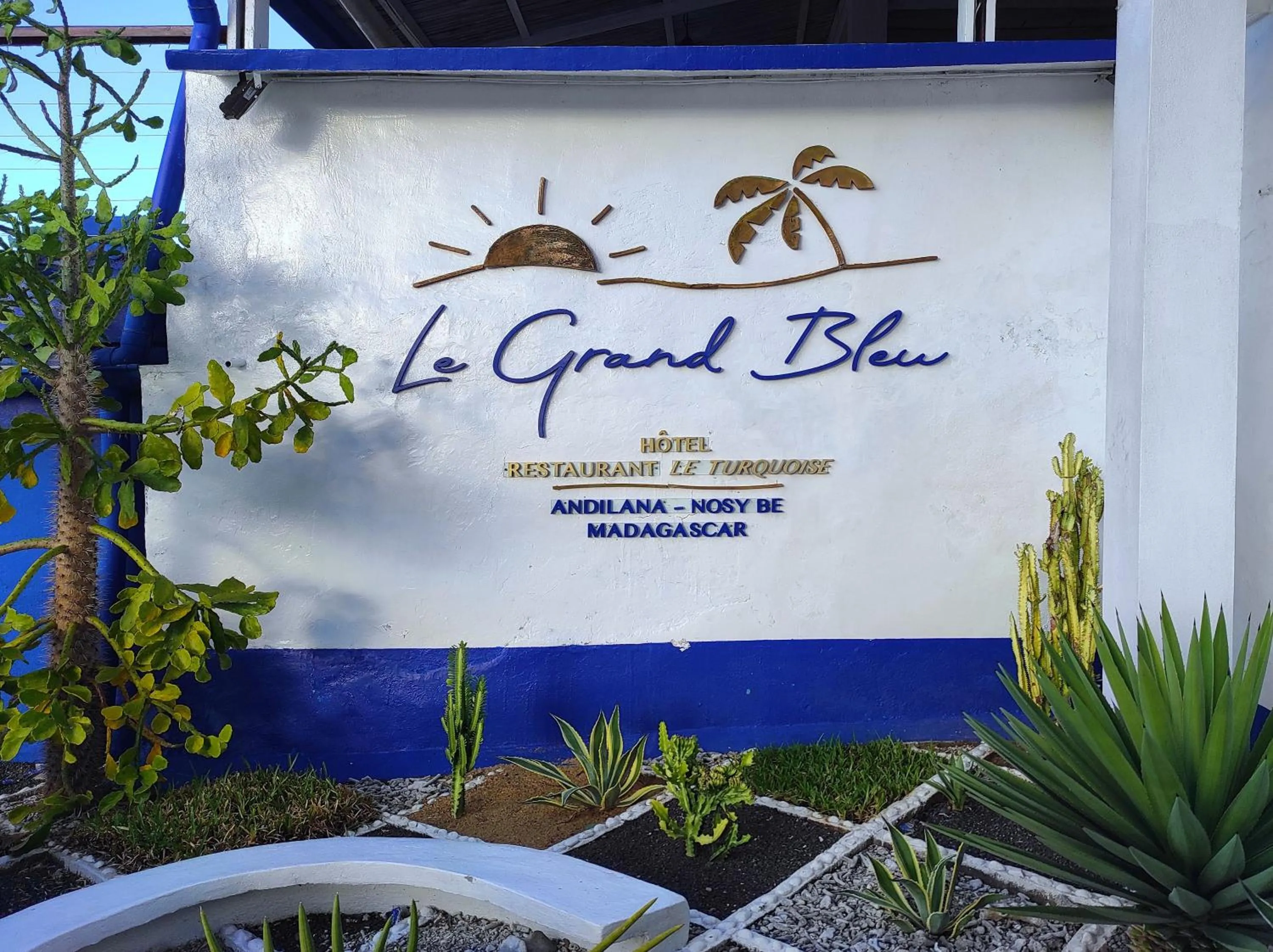 Property logo or sign in Le Grand Bleu