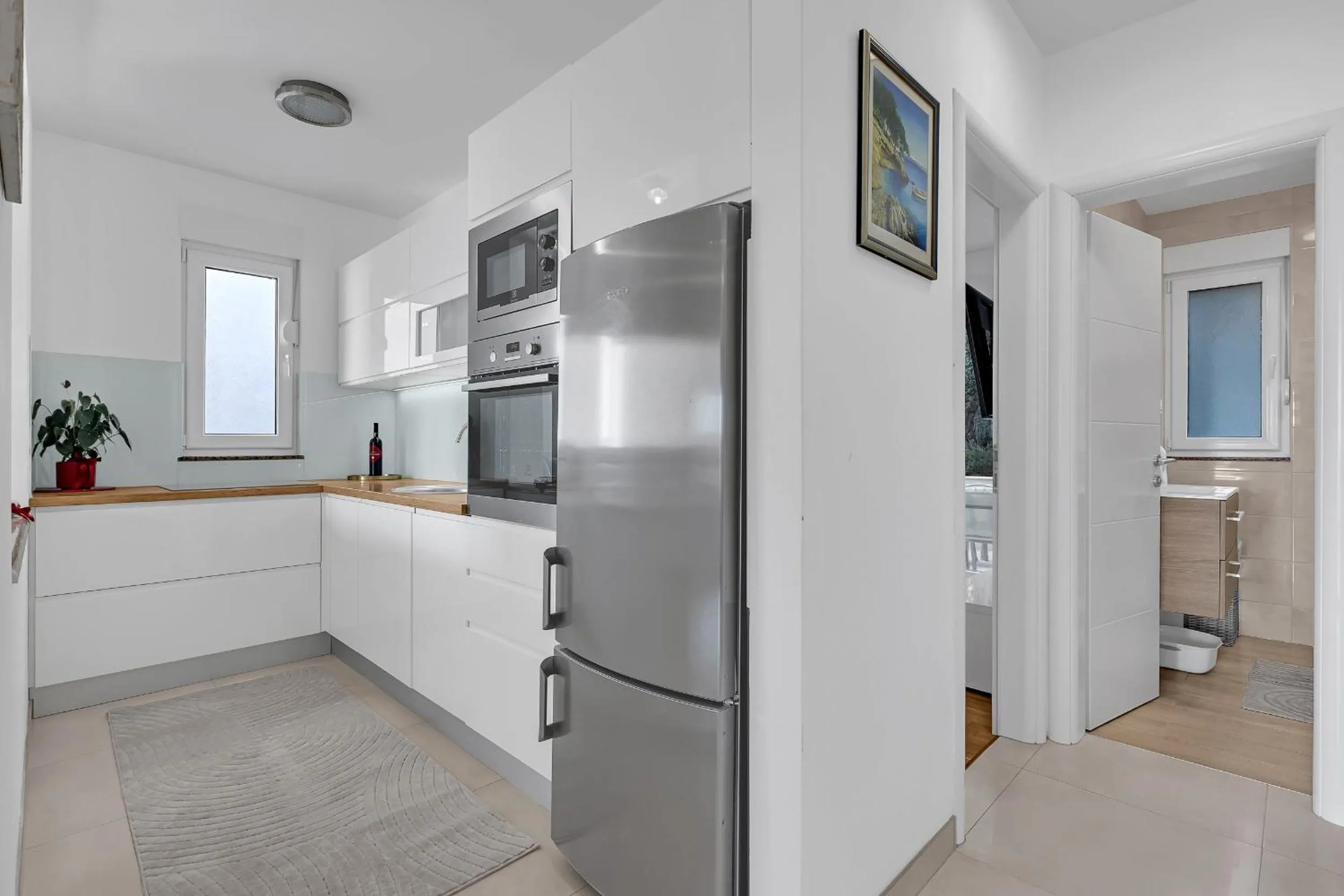 Kitchen or kitchenette in Sea View Apartments Dammi with free parking
