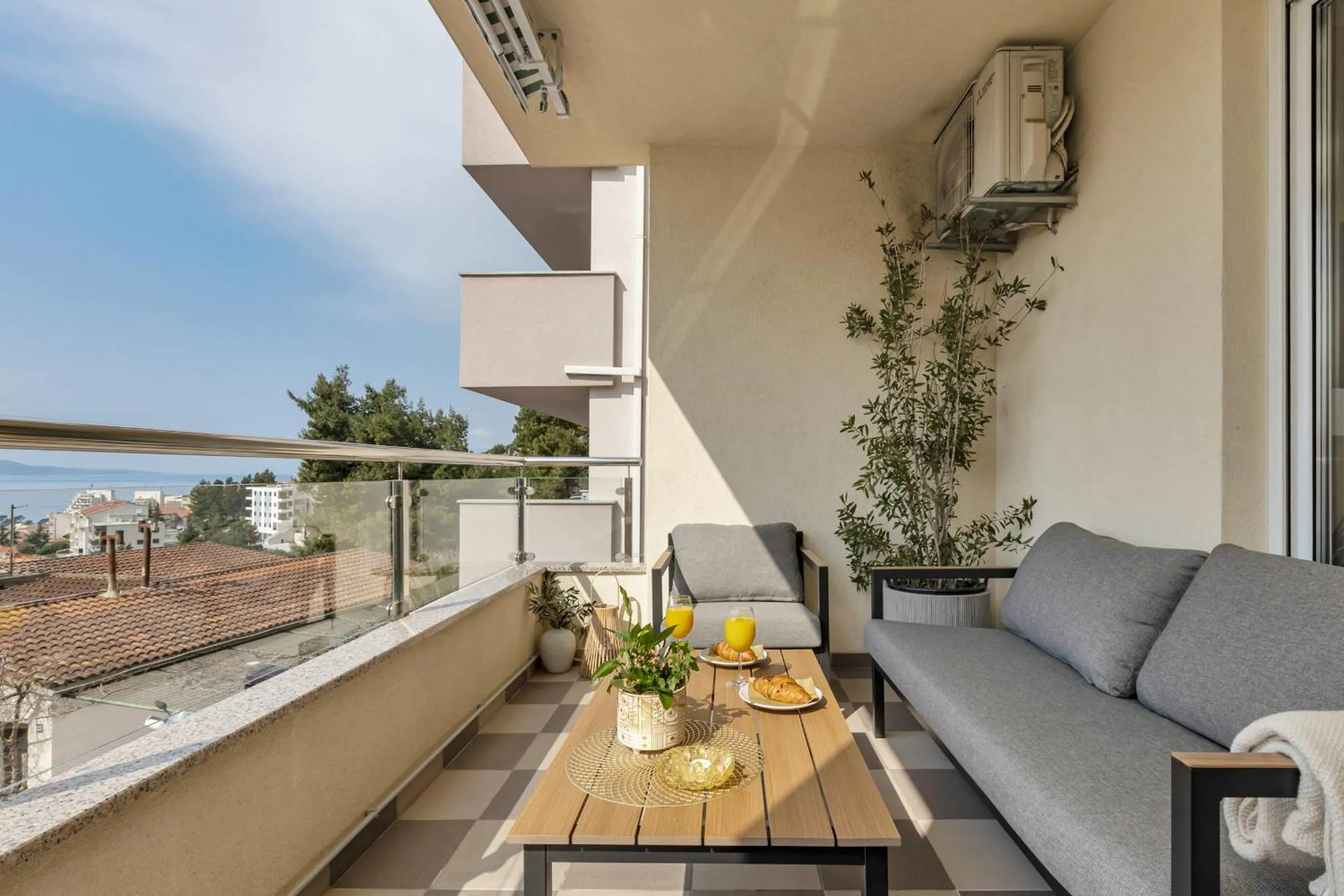 Day in Sea View Apartments Dammi with free parking