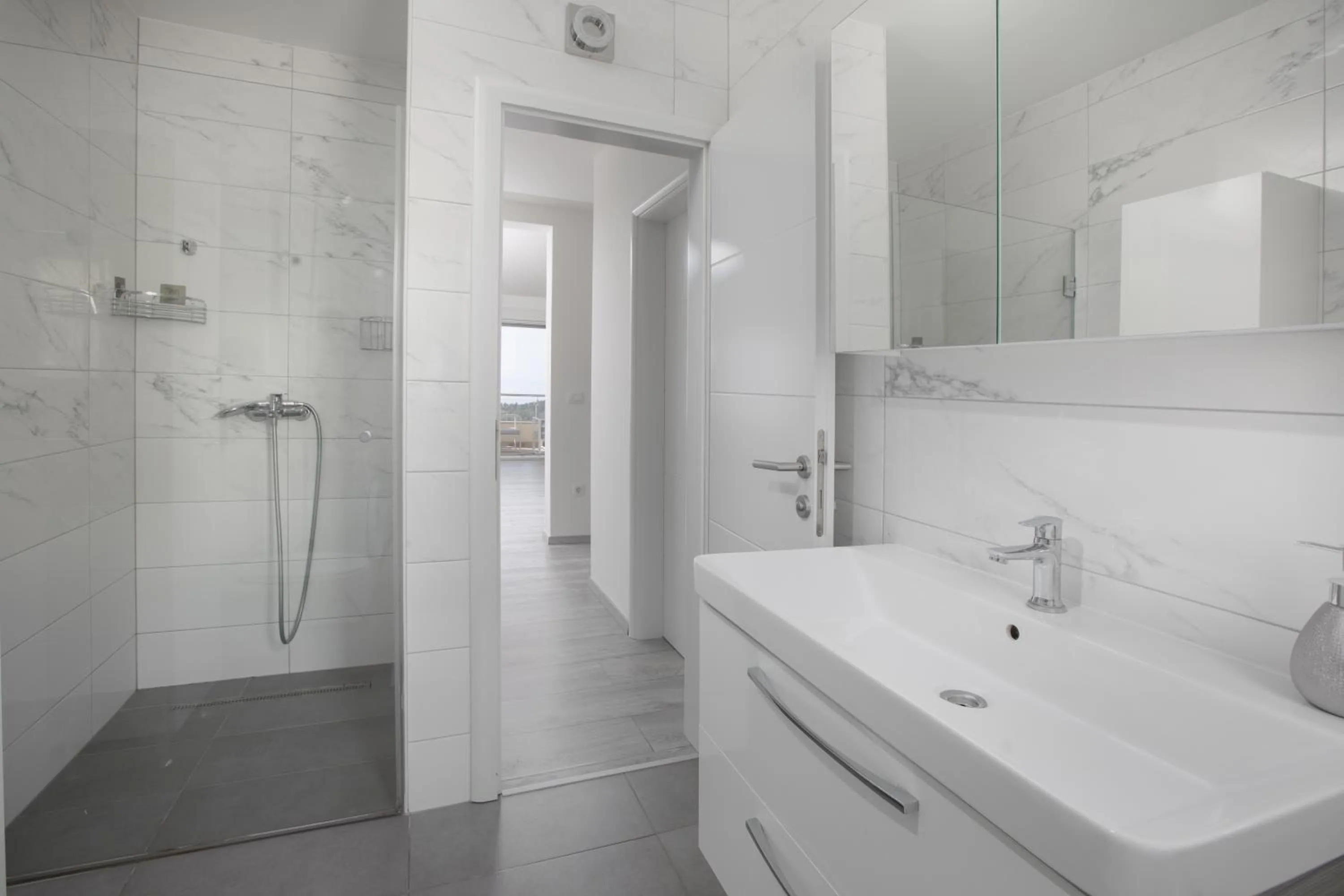Toilet in Sea View Apartments Dammi with free parking