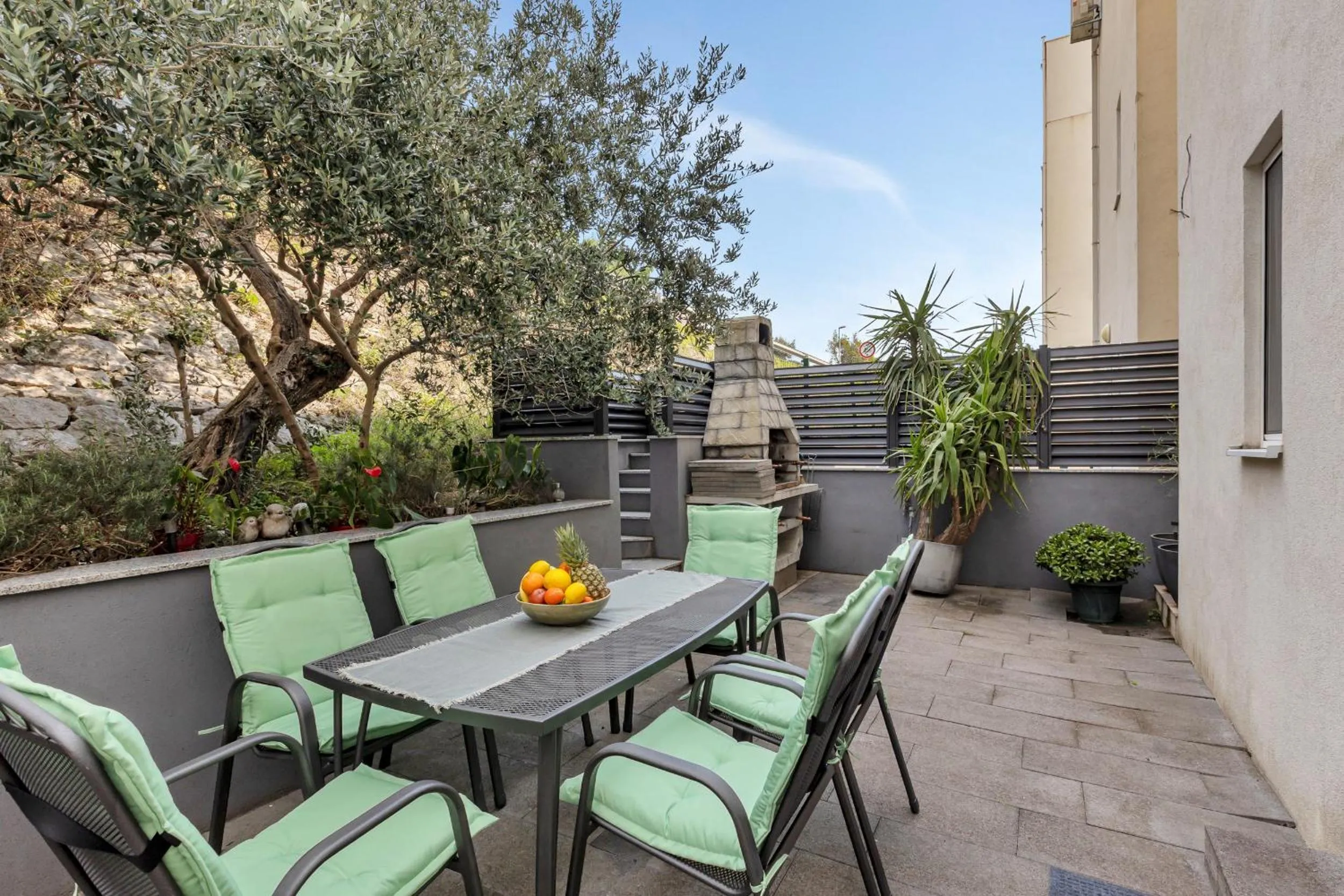 Garden in Sea View Apartments Dammi with free parking