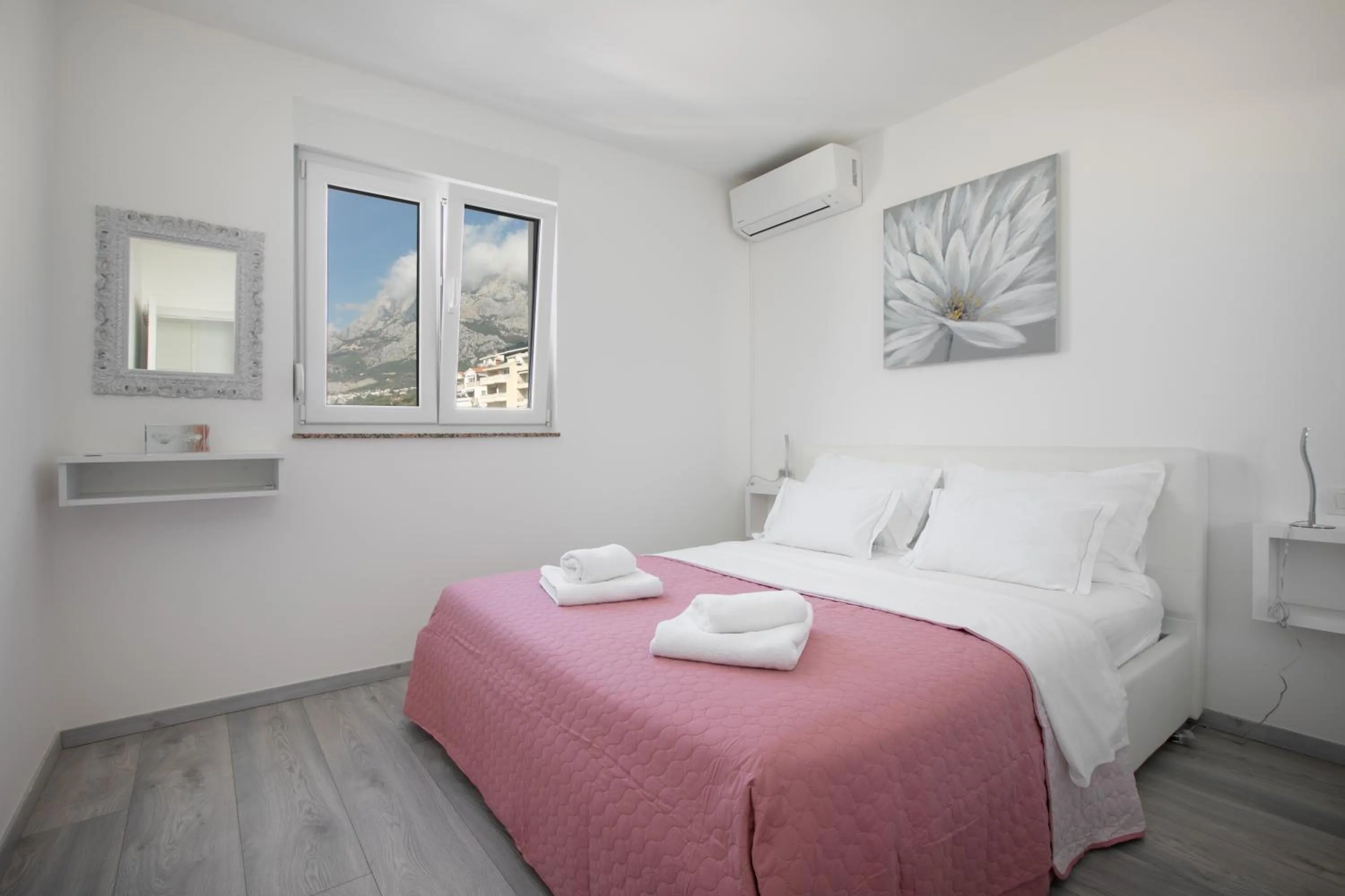 Bedroom, Bed in Sea View Apartments Dammi with free parking