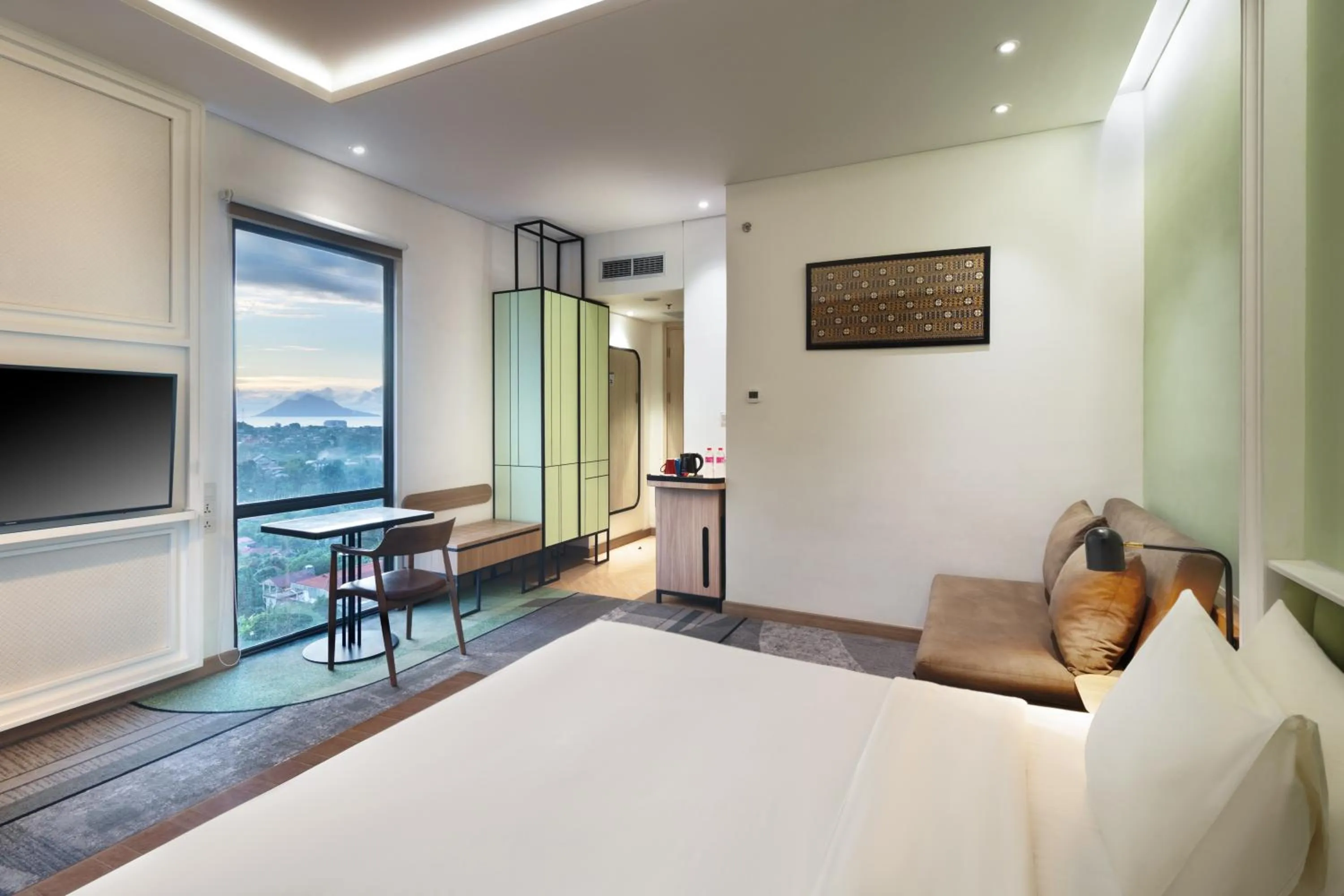 Bed in Luwansa Hotel and Convention Center Manado