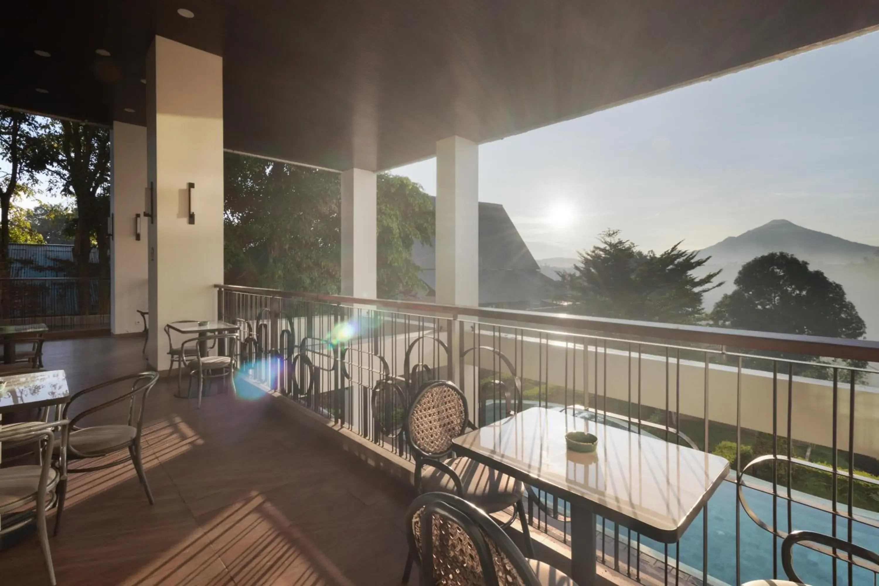 Lounge or bar in Luwansa Hotel and Convention Center Manado Lounge or bar in Luwansa Hotel and Convention Center Manado