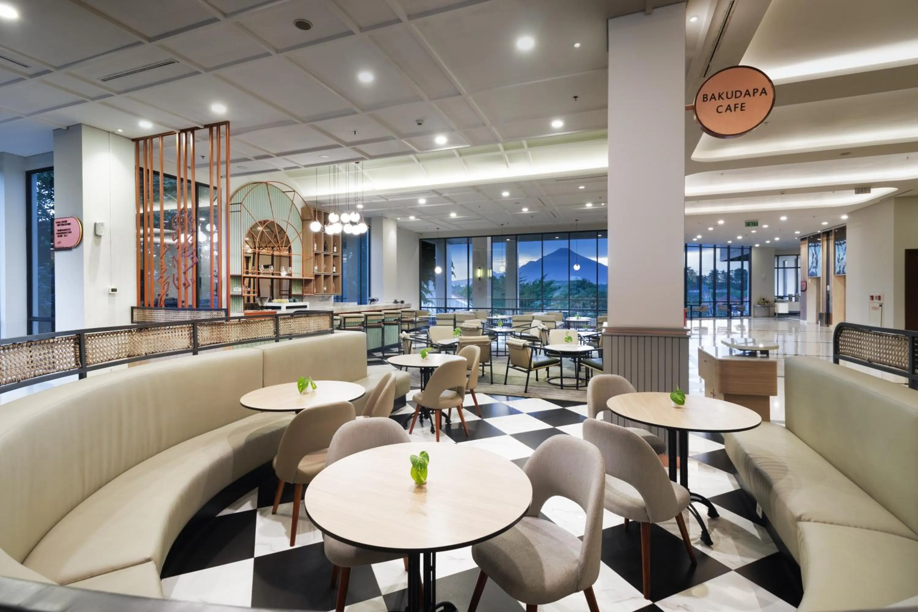 Lounge or bar in Luwansa Hotel and Convention Center Manado