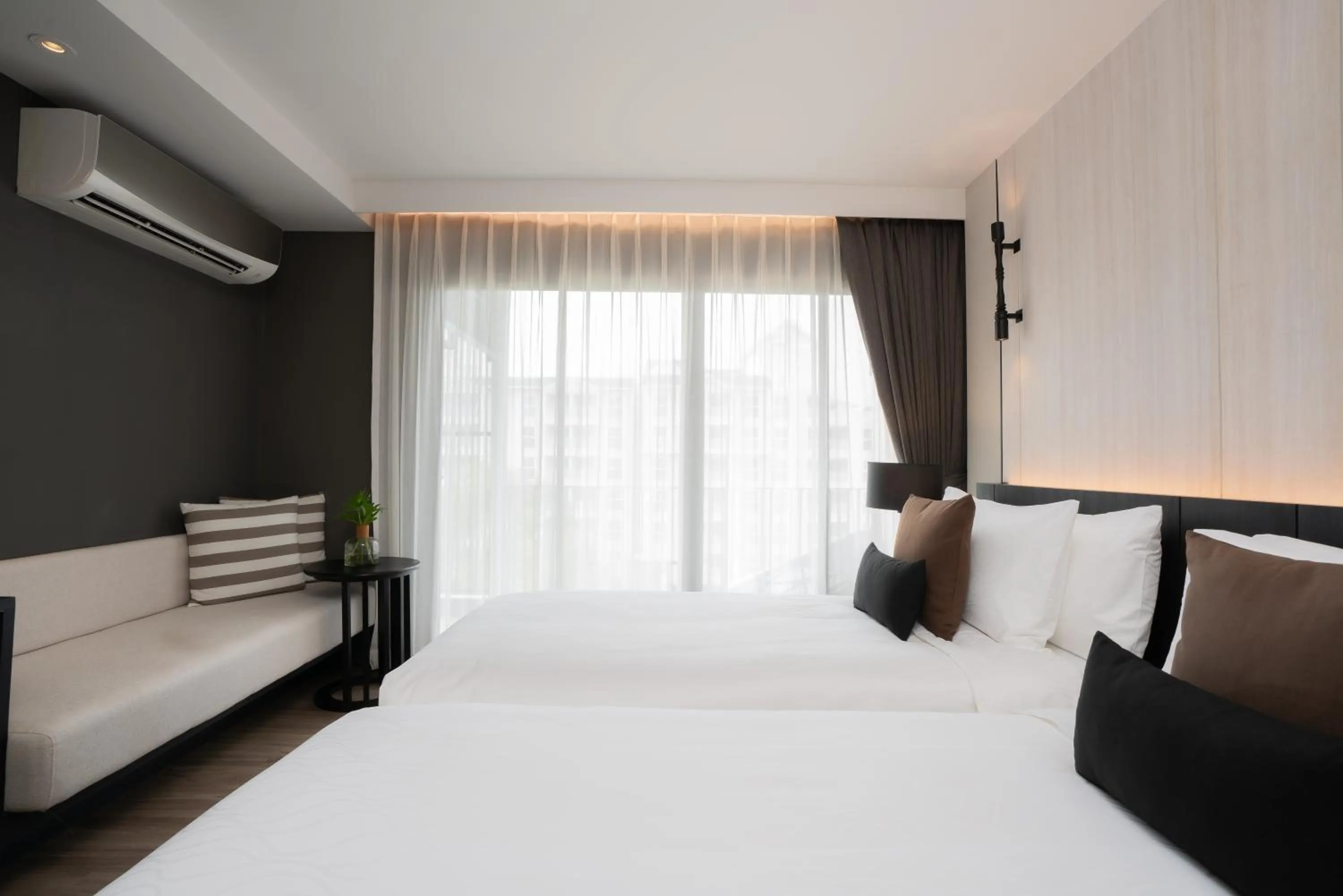 Seating area, Bed in Bayphere Hotel Pattaya JC