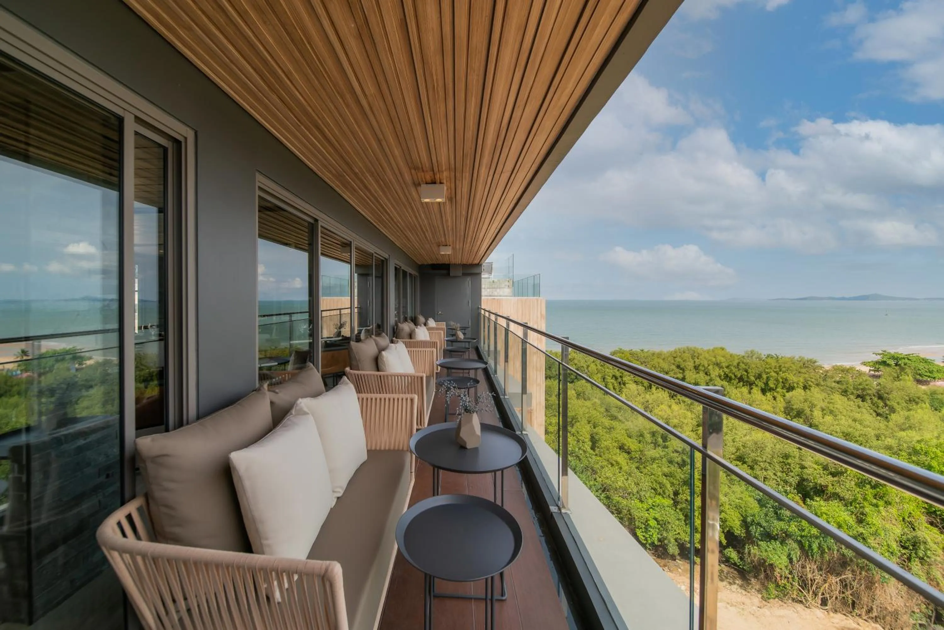 Restaurant/places to eat in Bayphere Hotel Pattaya JC