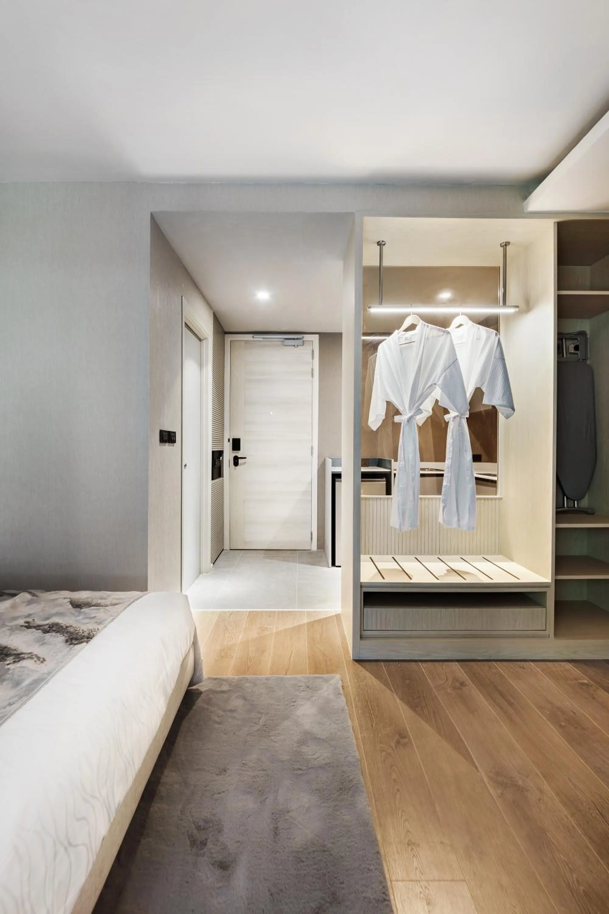 wardrobe, Bed in Bayphere Hotel Pattaya JC