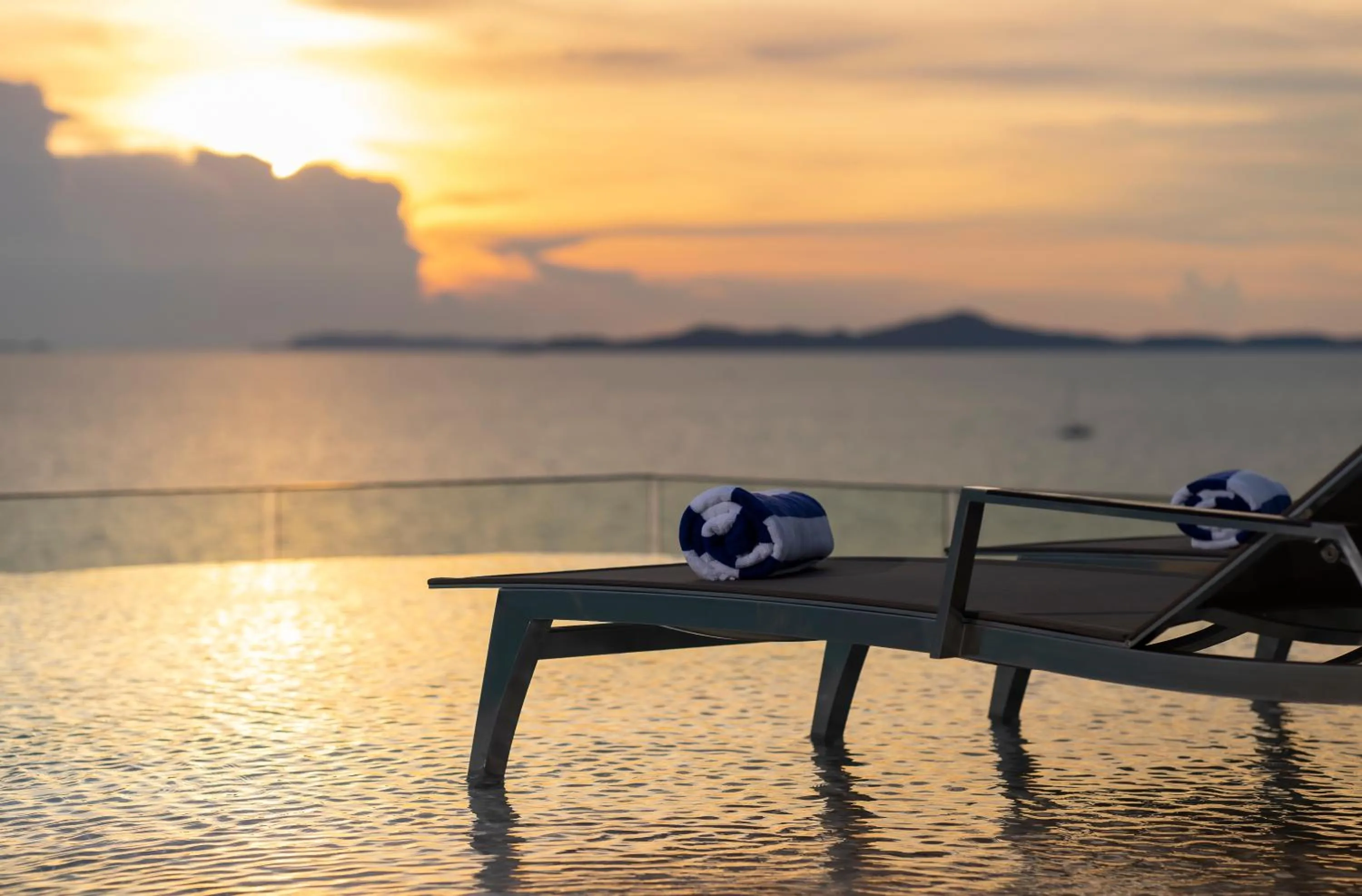 Swimming pool in Bayphere Hotel Pattaya JC