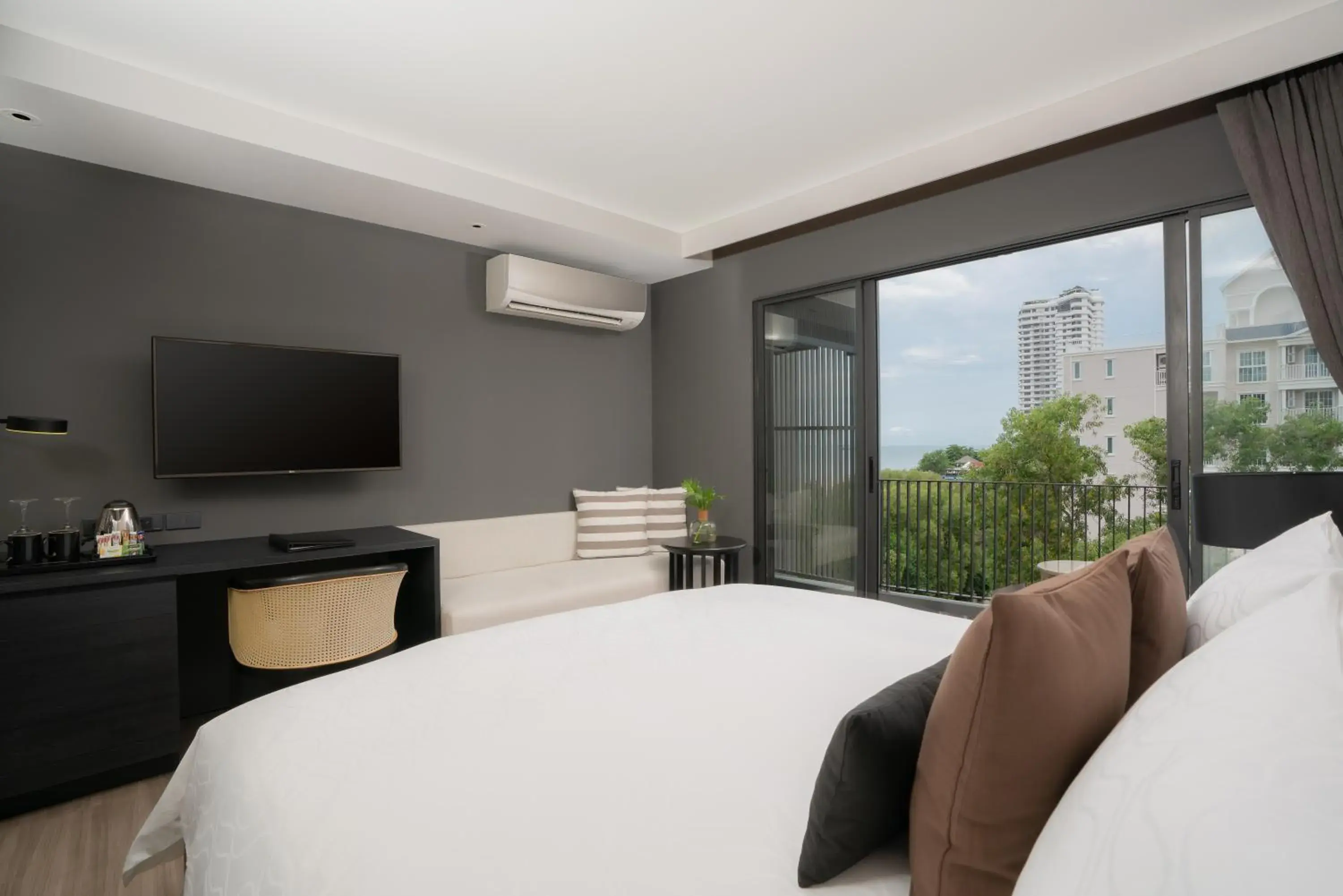 Grand Deluxe King in Bayphere Hotel Pattaya JC Grand Deluxe King in Bayphere Hotel Pattaya JC