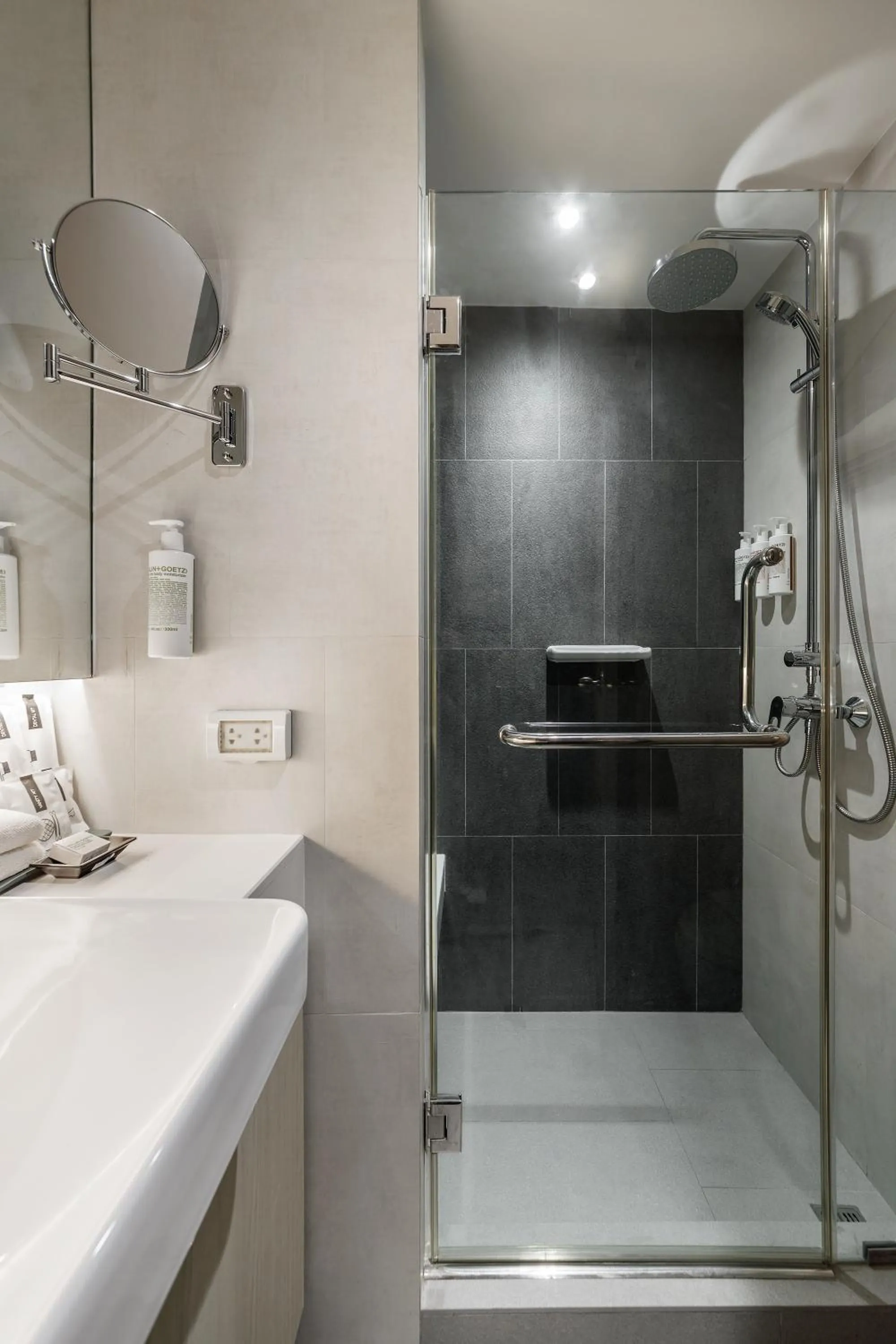 Bathroom in Bayphere Hotel Pattaya JC