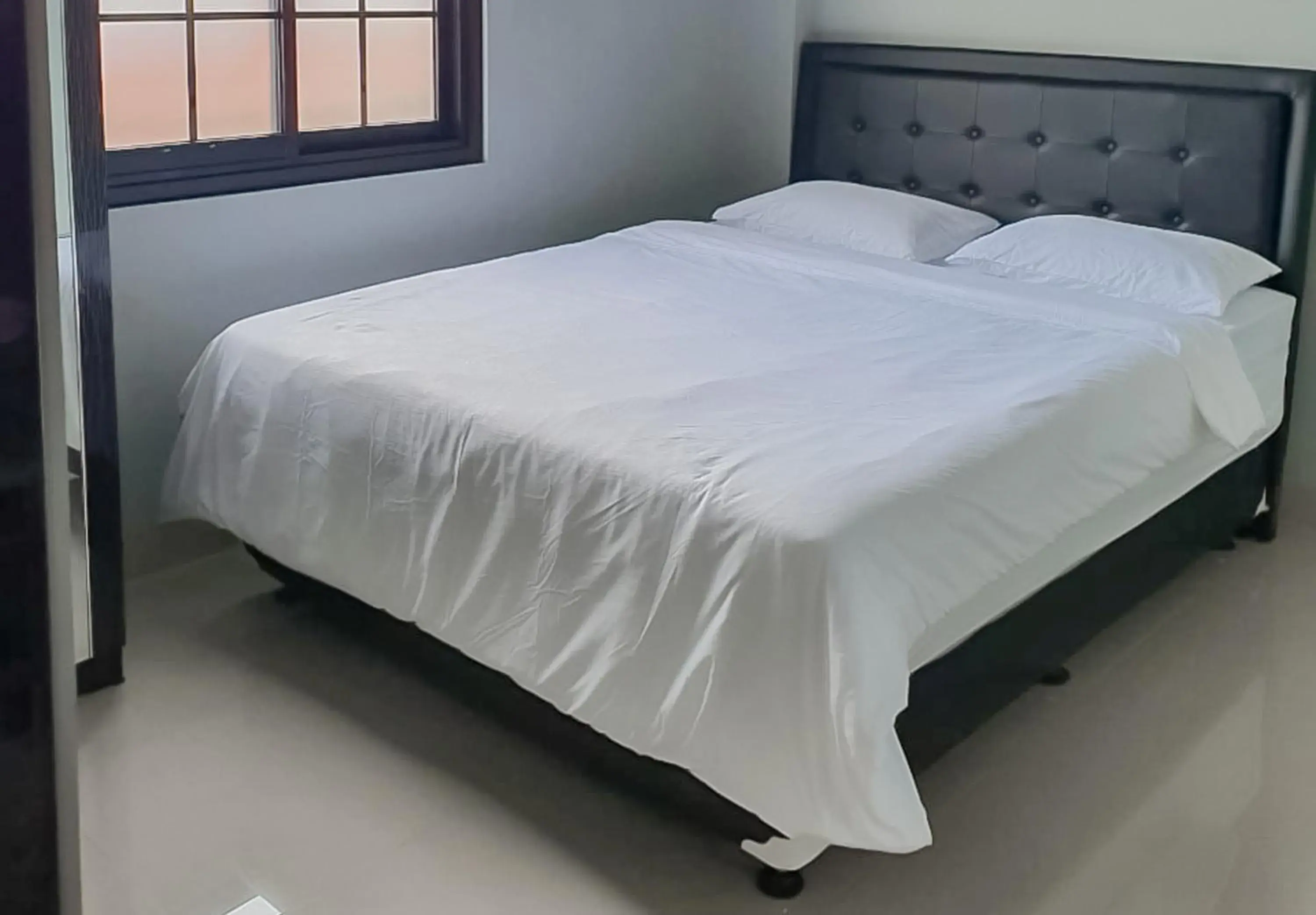 Bed in Bumi Ciboled Mitra RedDoorz near Gerbang Tol Pamulihan Bed in Bumi Ciboled Mitra RedDoorz near Gerbang Tol Pamulihan