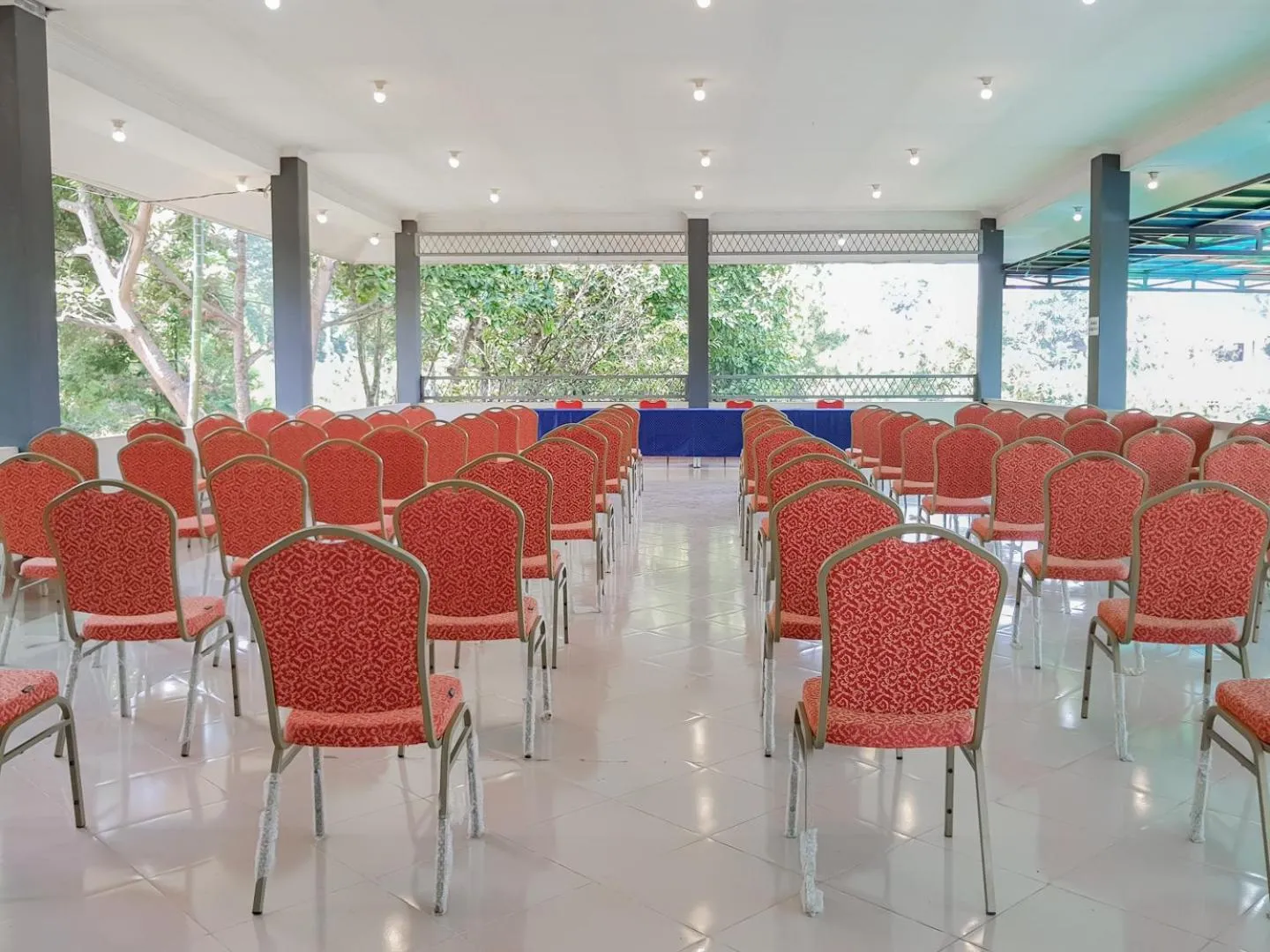 Meeting/conference room in Bumi Ciboled Mitra RedDoorz near Gerbang Tol Pamulihan