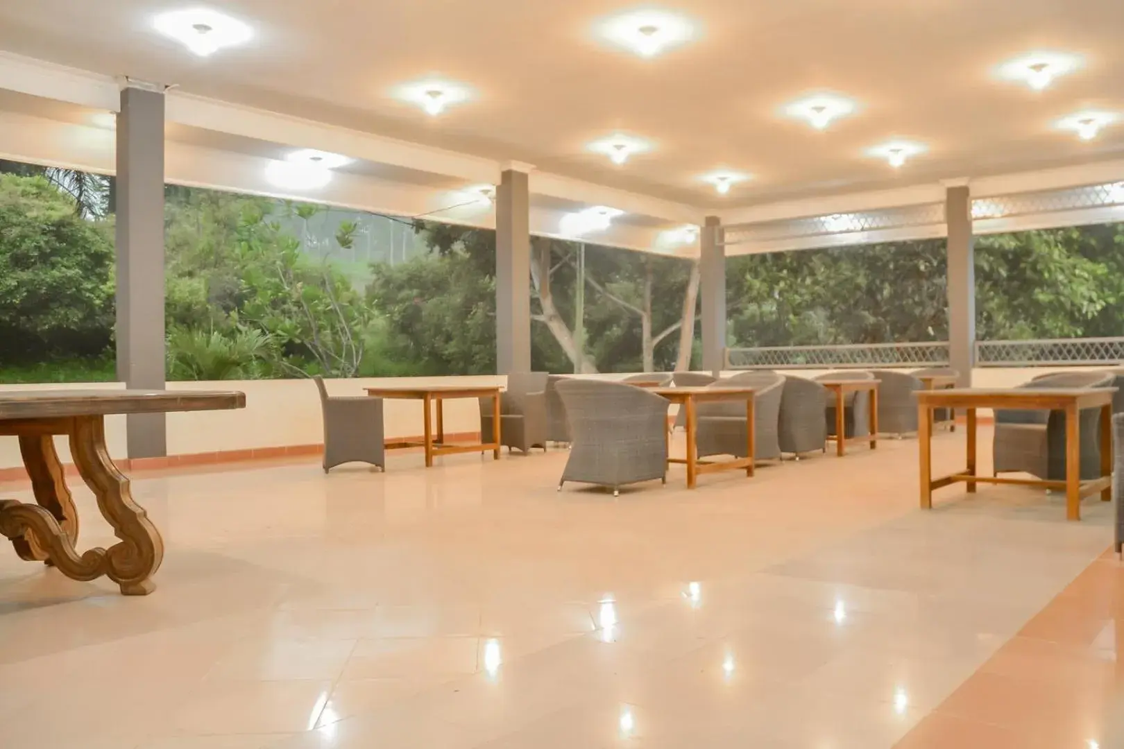 Restaurant/places to eat in Bumi Ciboled Mitra RedDoorz near Gerbang Tol Pamulihan Restaurant/places to eat in Bumi Ciboled Mitra RedDoorz near Gerbang Tol Pamulihan