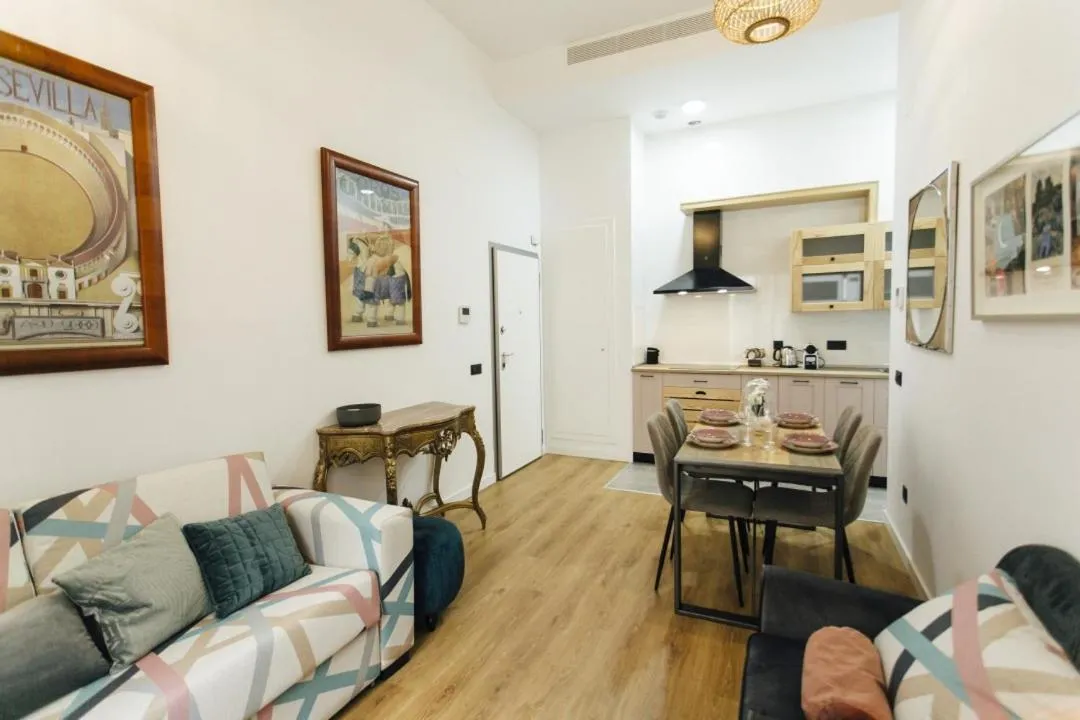 Beautiful with seasonal Pool- 1Bd 1Bth- Center