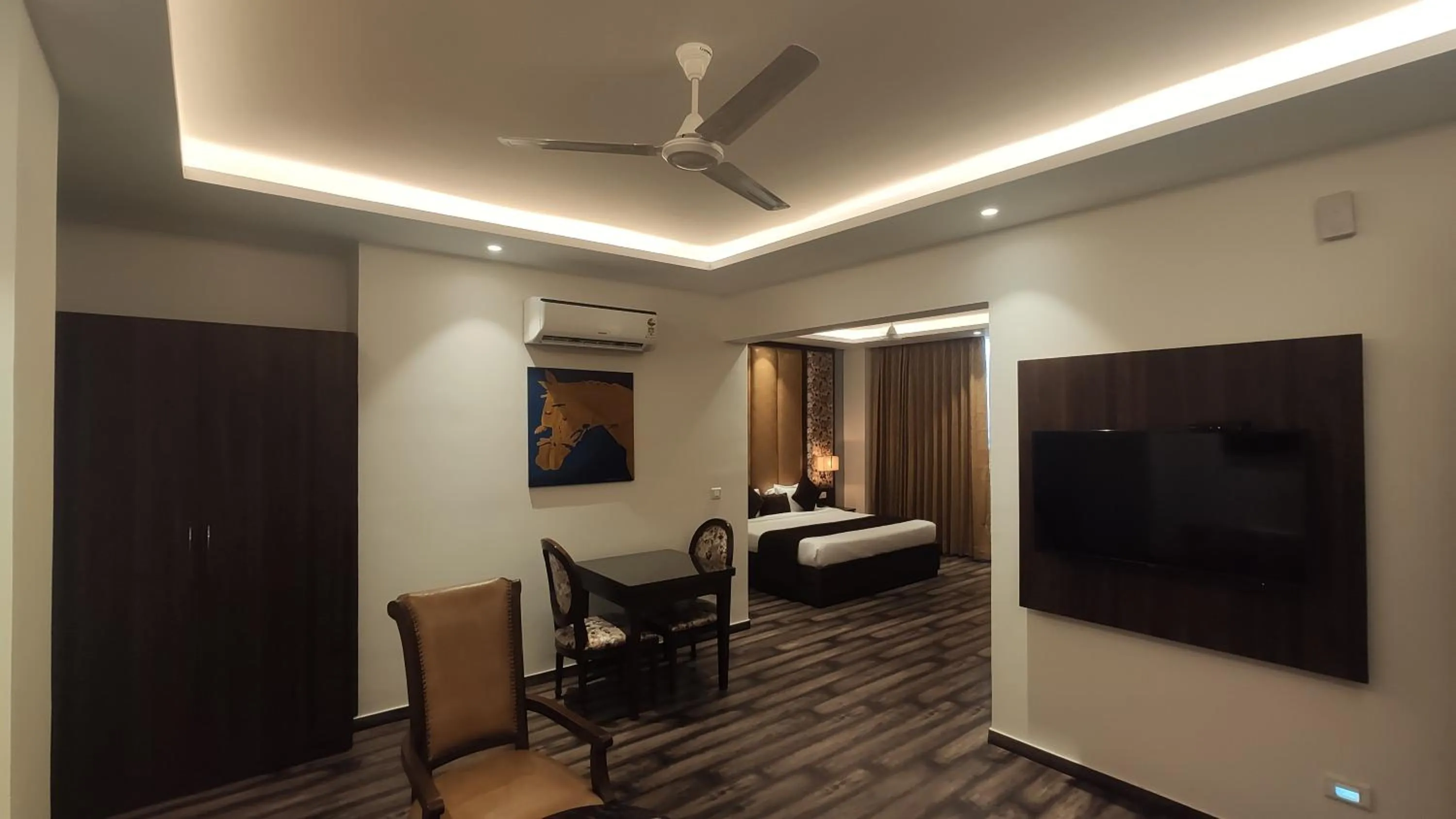 Living room, Bed in Hotel The Vilana A Unit of JG Developers Rishikesh