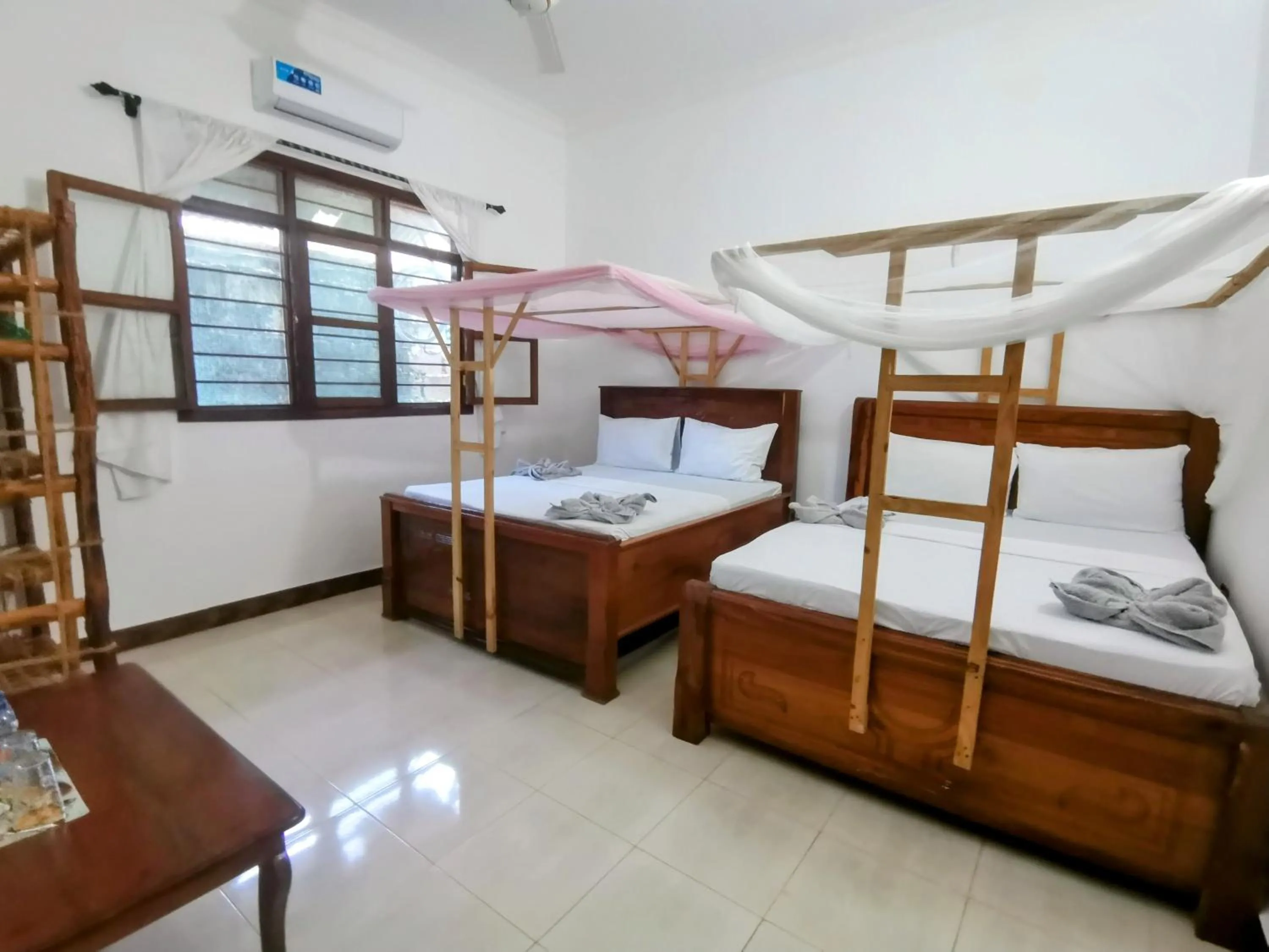 Bed in Savi House Nungwi