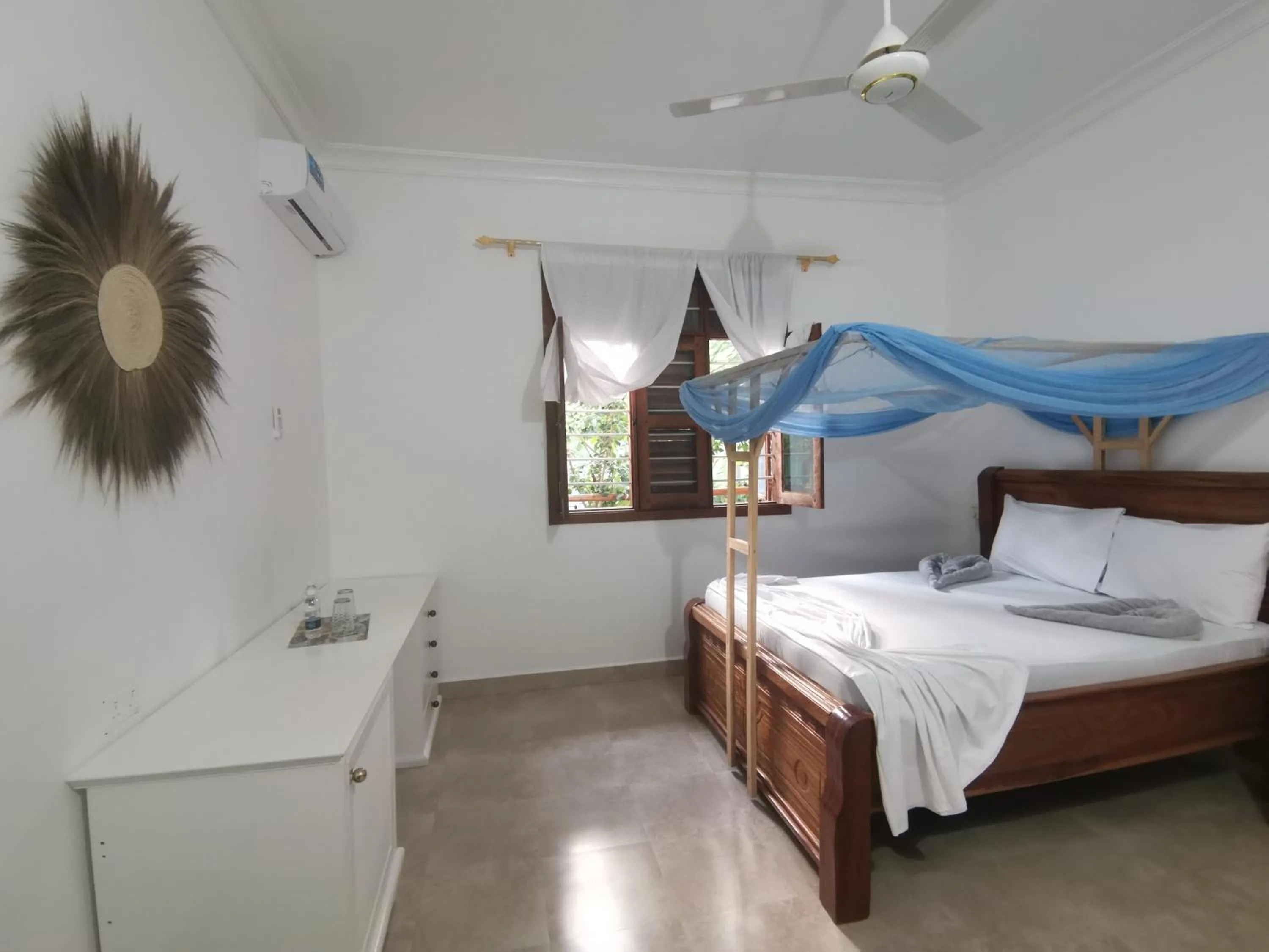 Bed in Savi House Nungwi