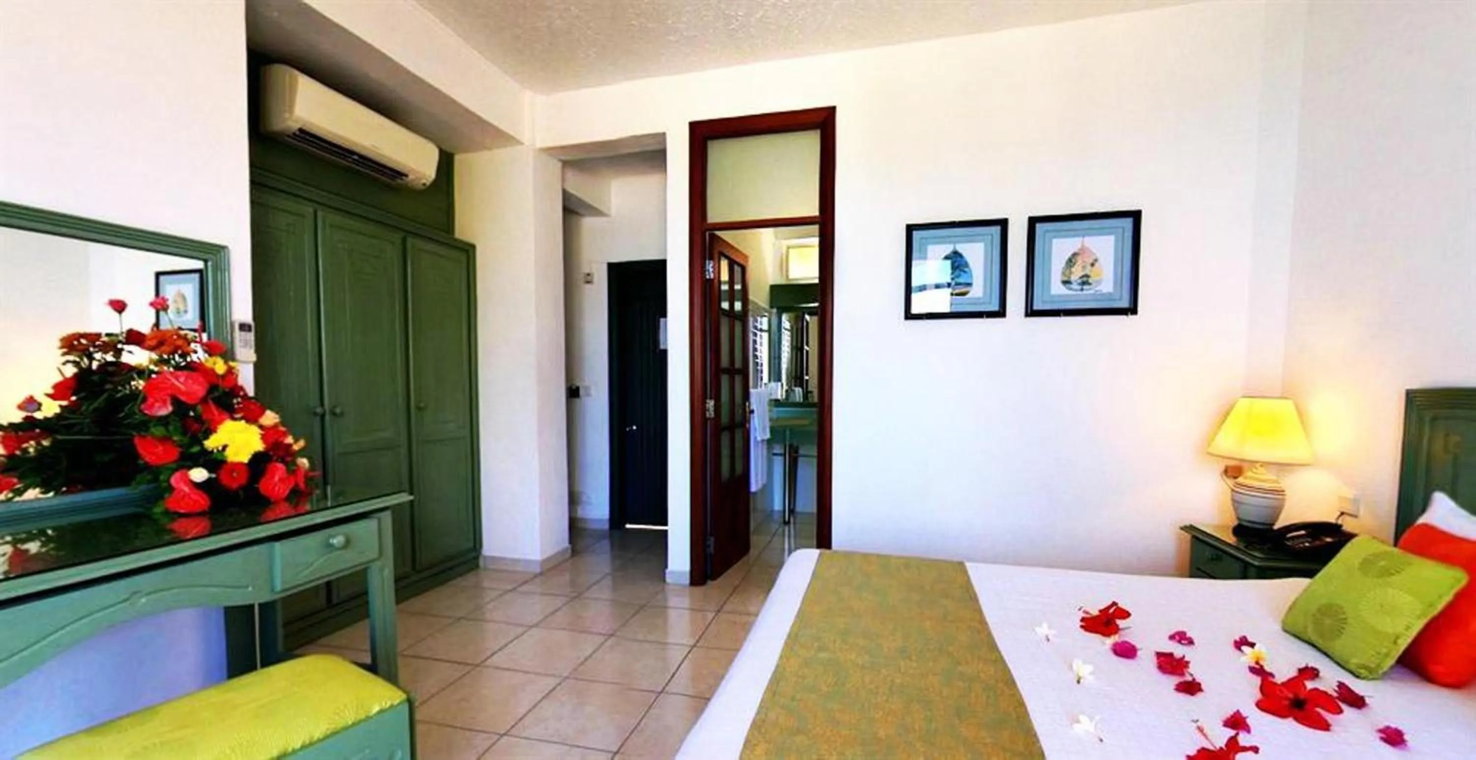 Bedroom, Bed in Silver Beach Hotel