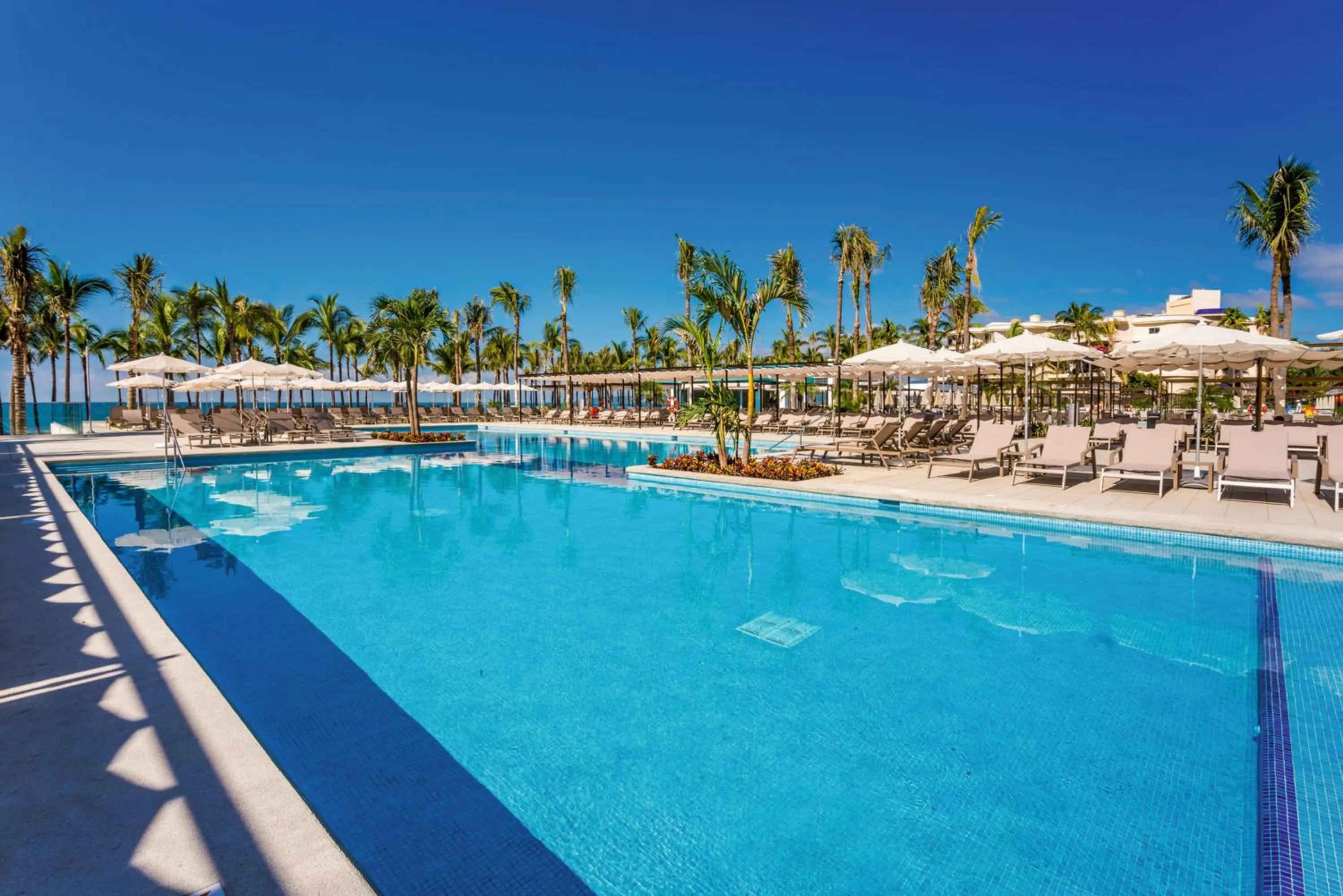 Swimming pool in Riu Vallarta - All Inclusive