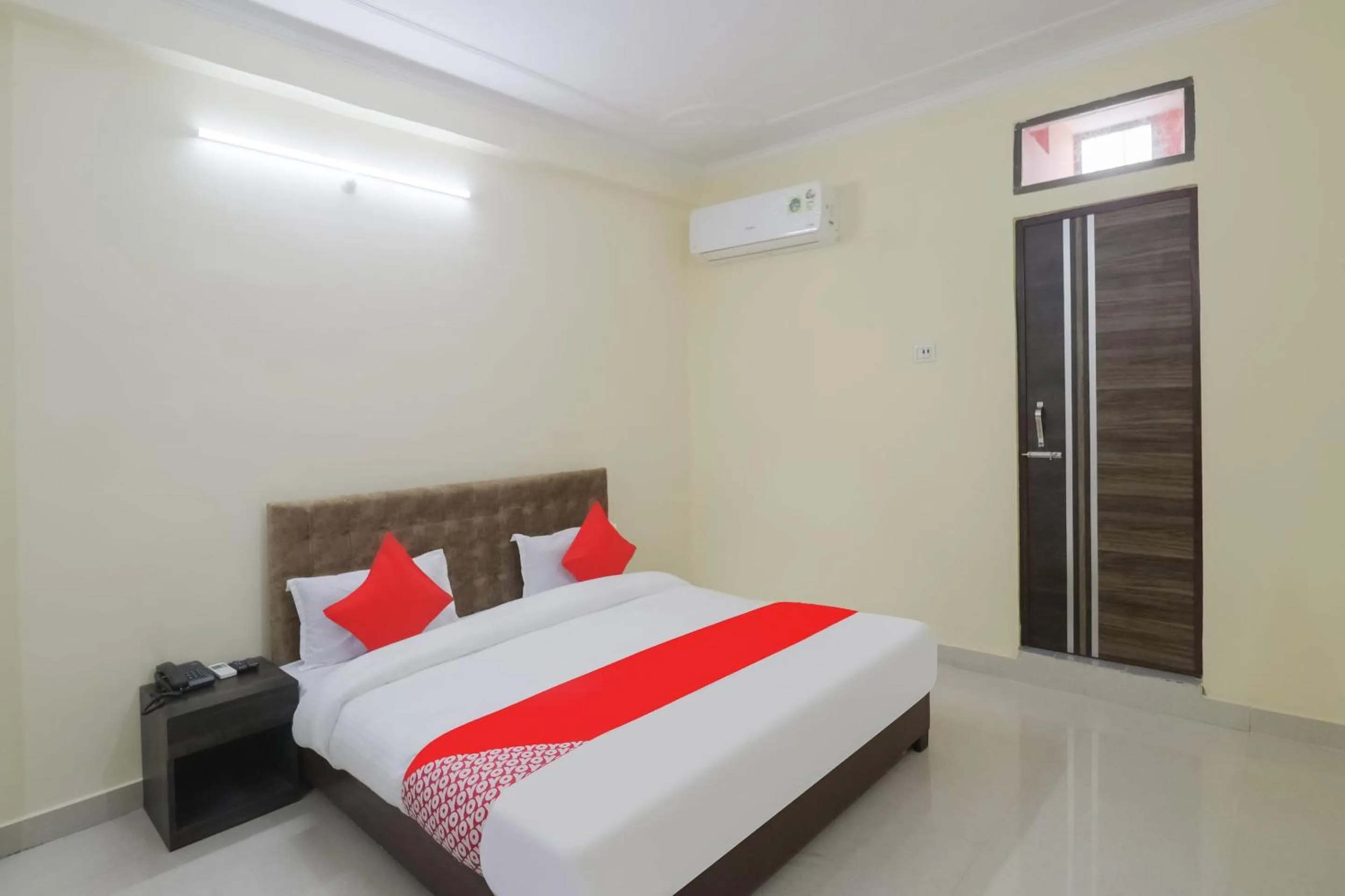 Lobby or reception, Bed in Hotel O by OYO R.K. INN