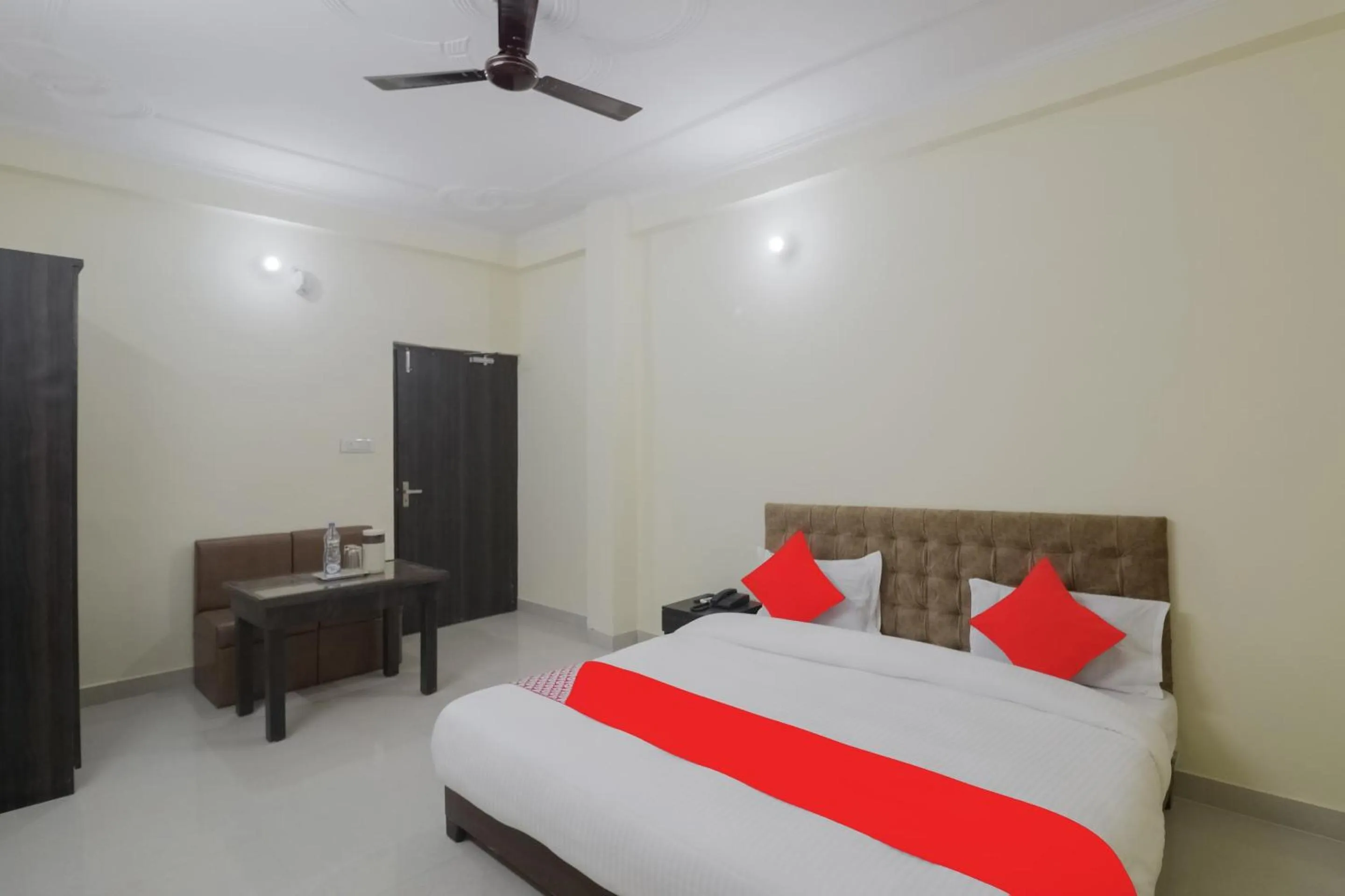 Bedroom, Bed in Hotel O by OYO R.K. INN