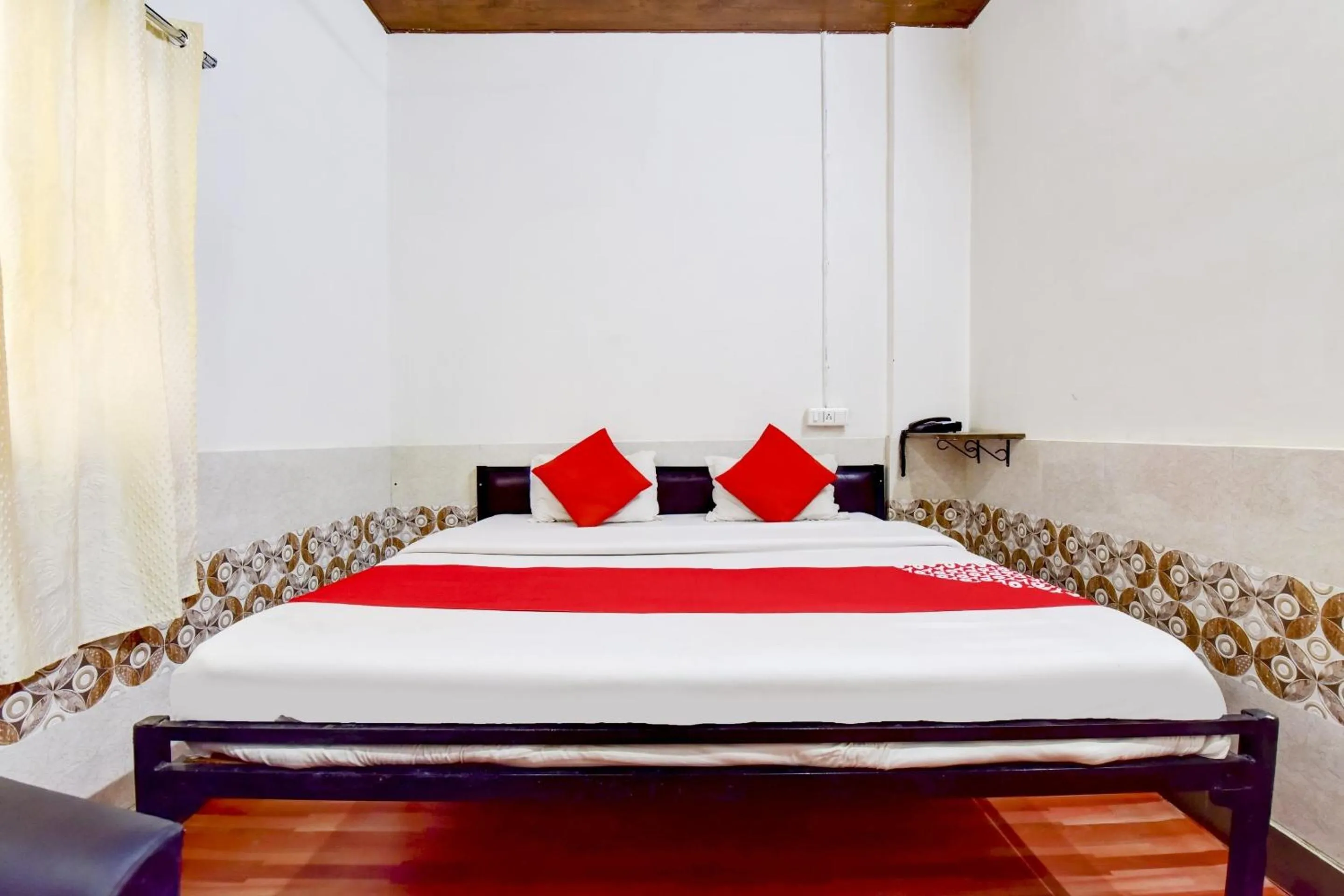 Bedroom, Bed in Hotel O Paradise Inn