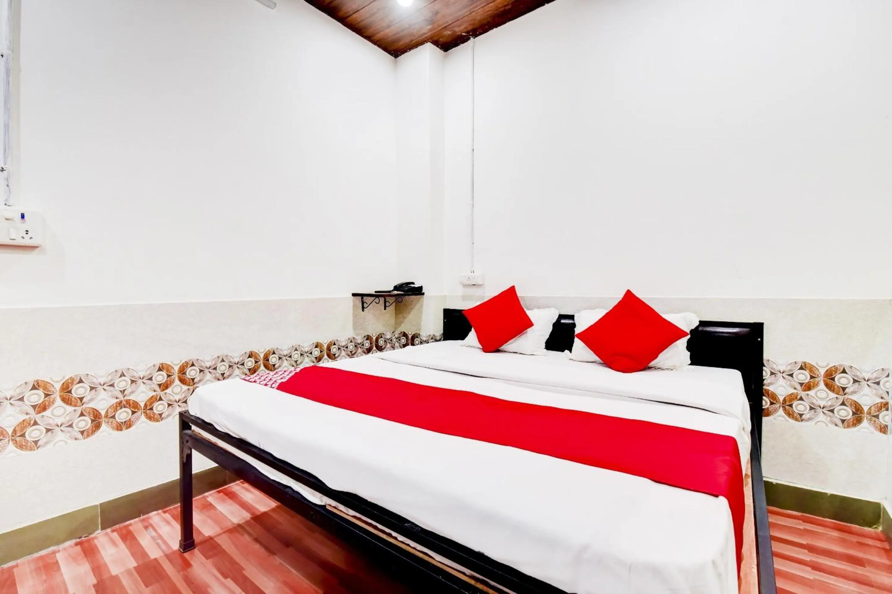 Bedroom, Bed in Hotel O Paradise Inn