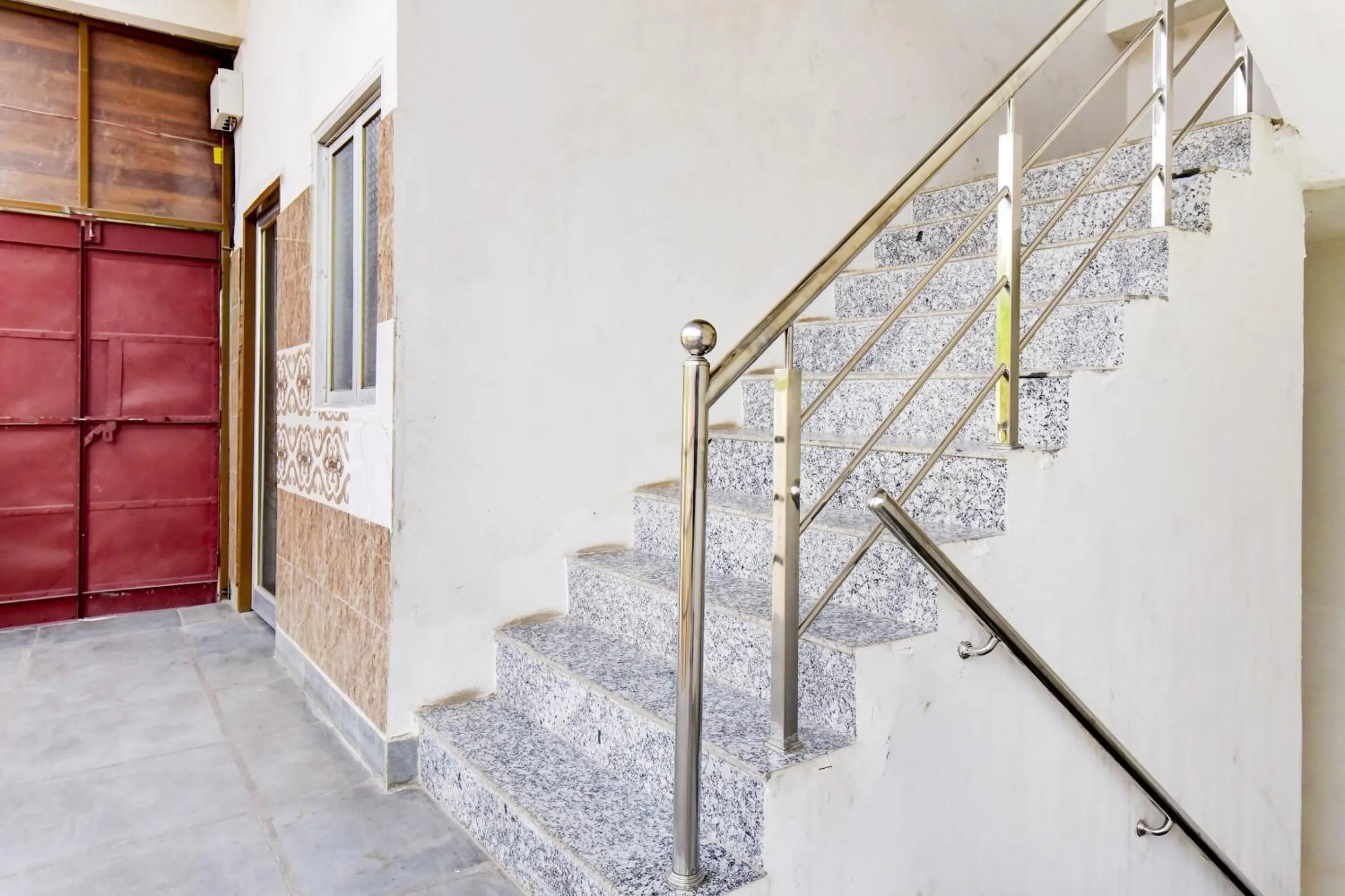 Lobby or reception in Hotel O Paradise Inn