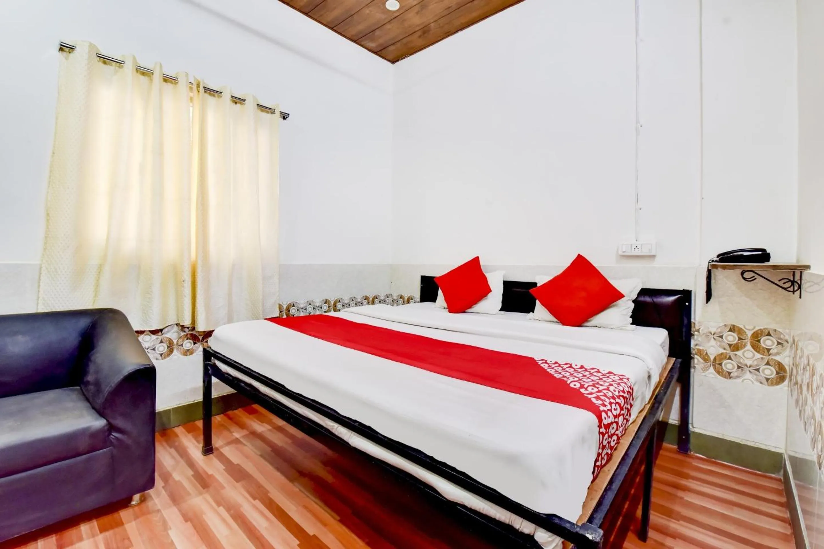 Bedroom, Bed in Hotel O Paradise Inn