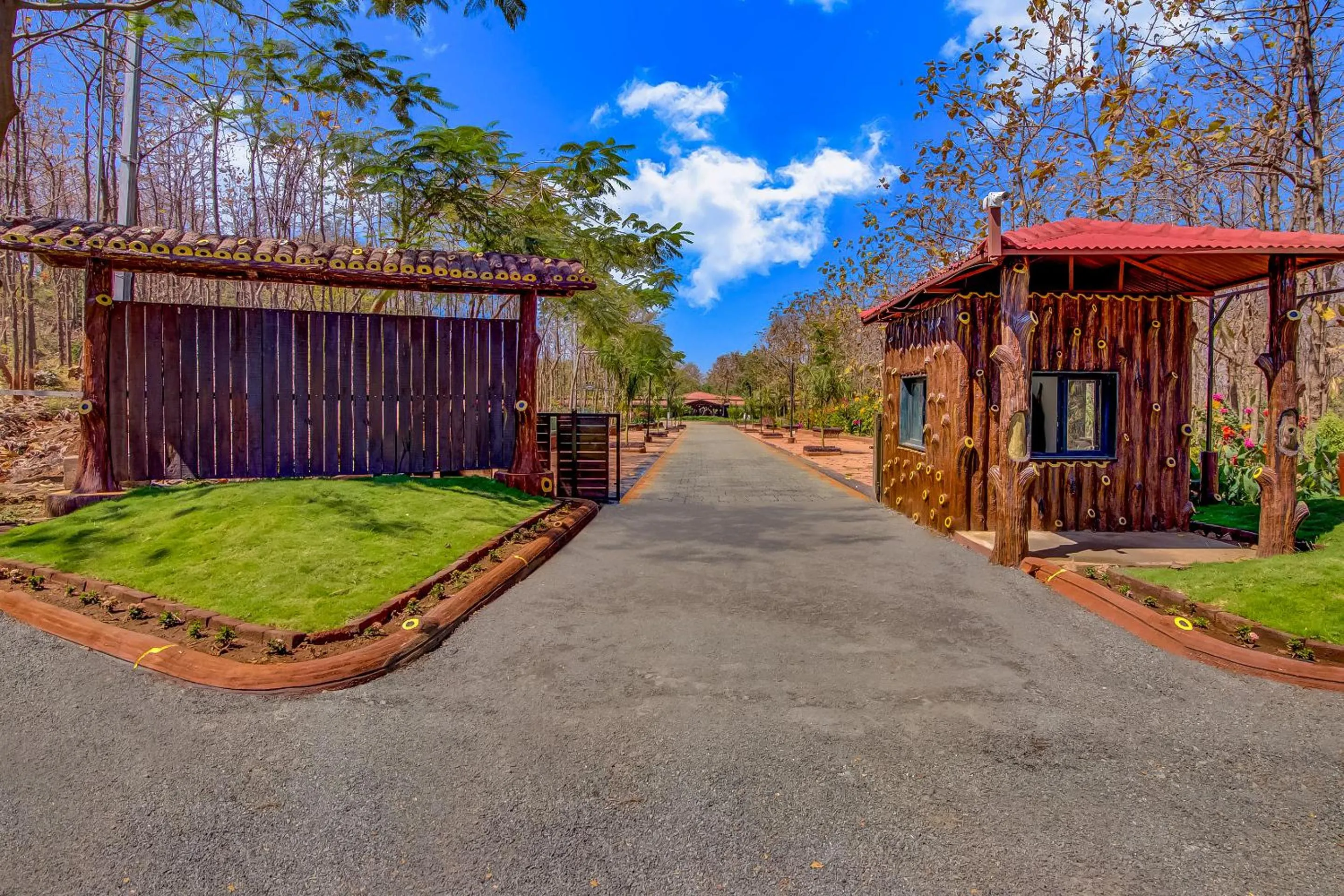Facade/entrance in Club Mahindra Netrang