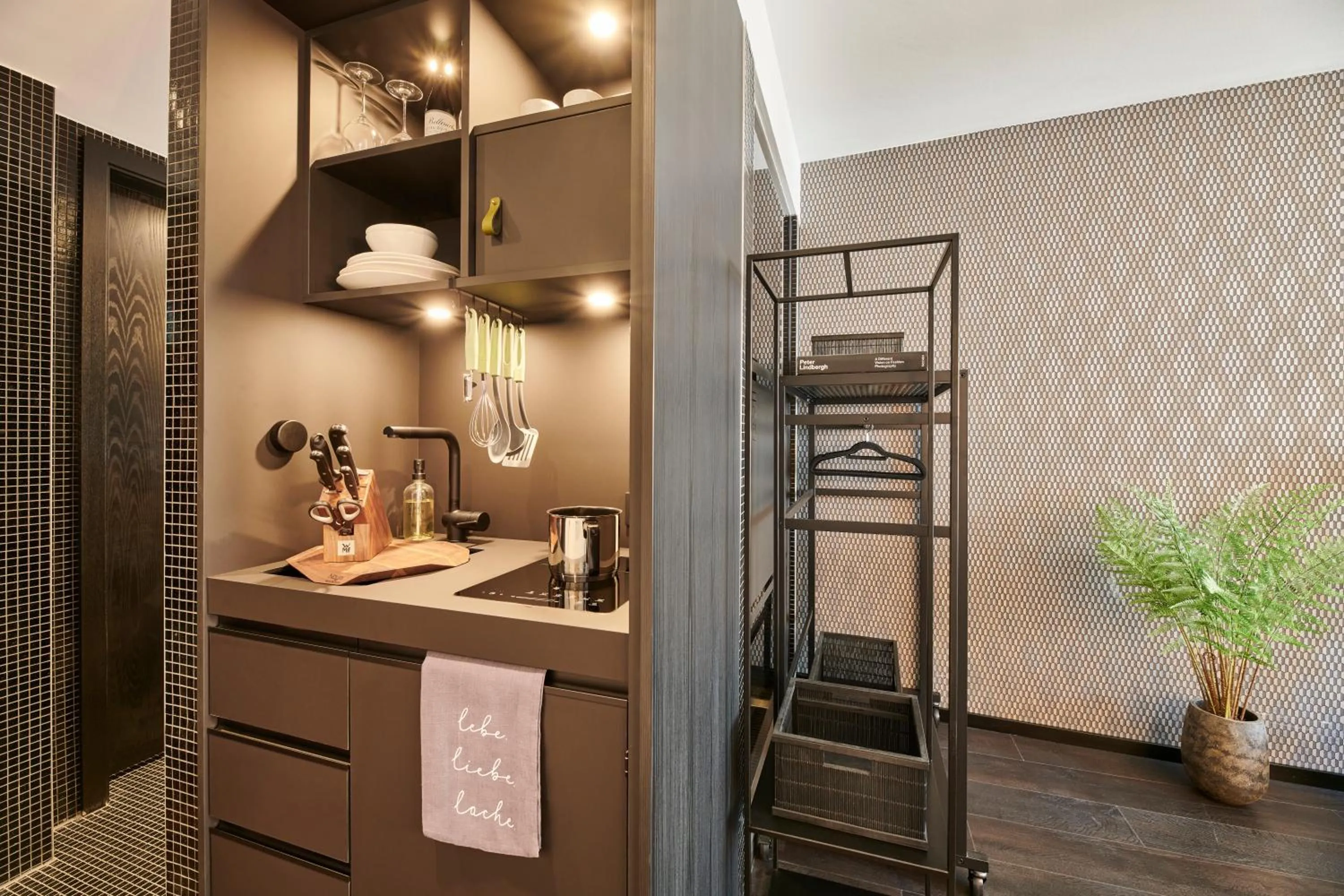 Kitchen or kitchenette in Nena Hotel Bremen