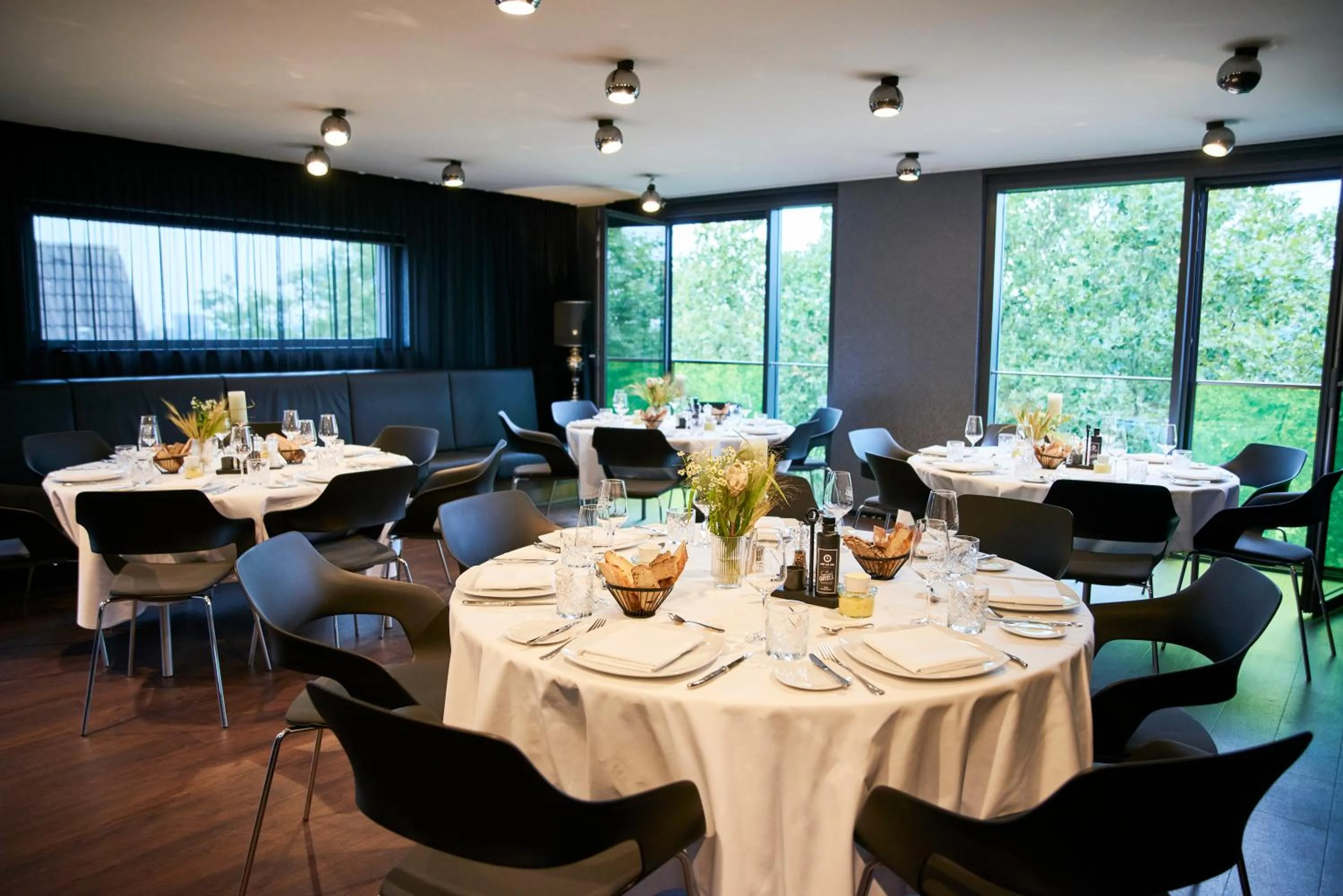 Restaurant/places to eat in Nena Hotel Bremen