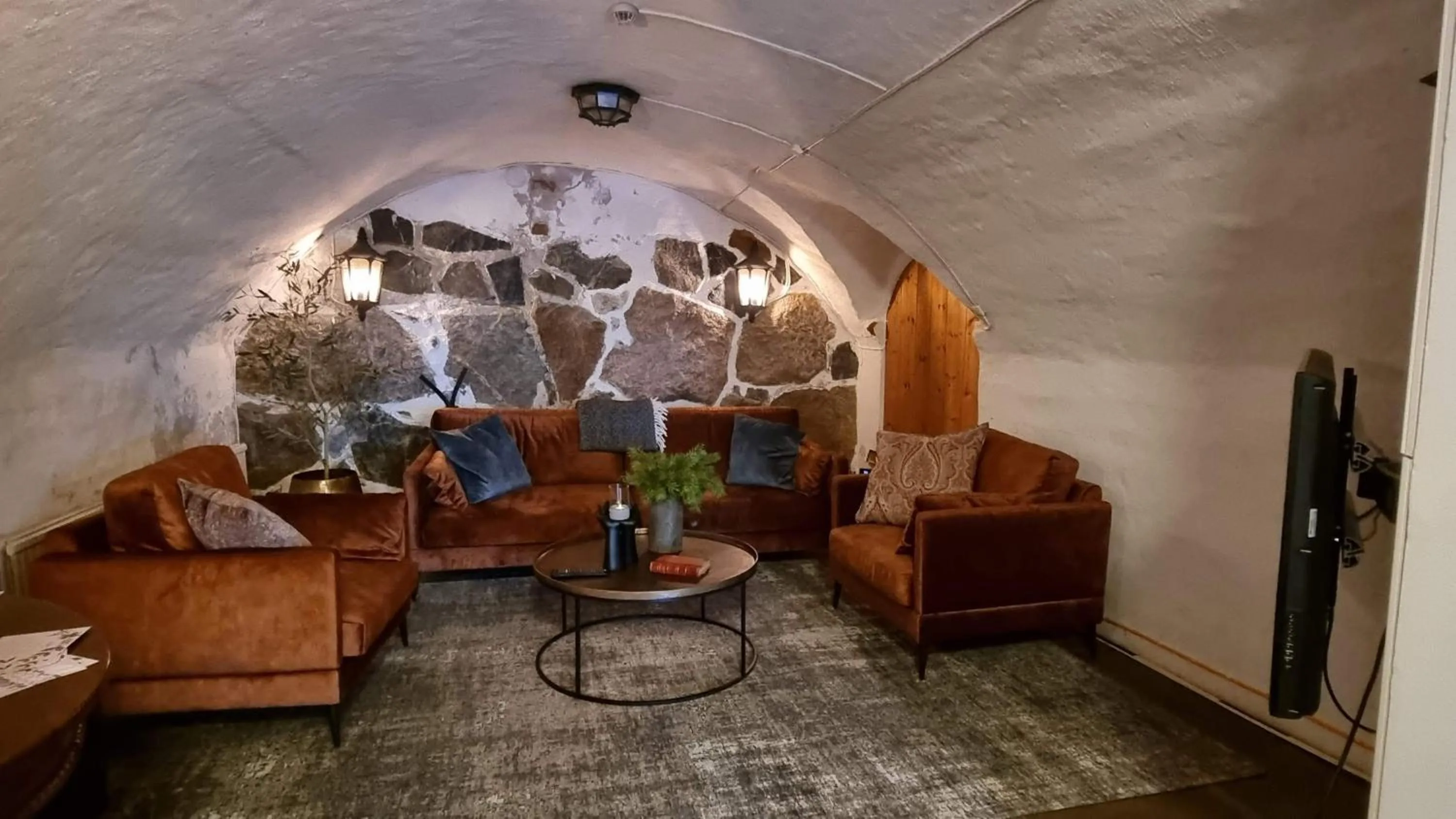 Communal lounge/ TV room in Gysinge Herrgård