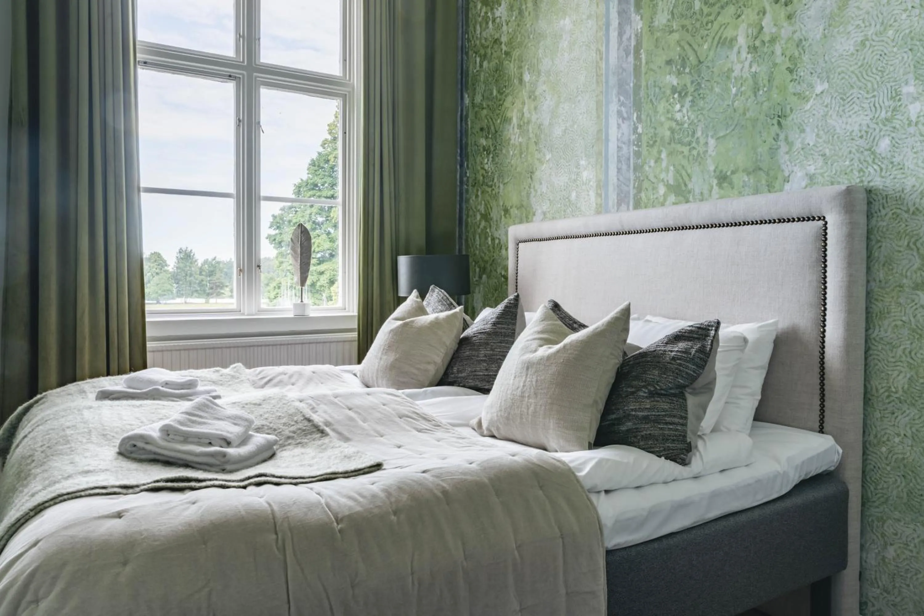 Property building, Bed in Gysinge Herrgård