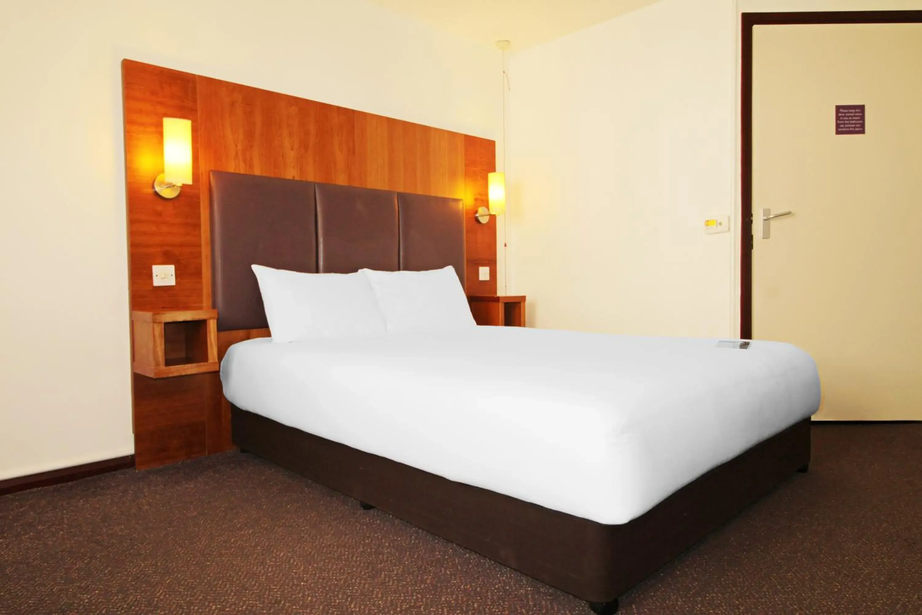 Double Room with Bath Tub - Disability Access/Non-Smoking in Casa Mere Manchester Airport, Knutsford, Sure Collection by Best Western Double Room with Bath Tub - Disability Access/Non-Smoking in Casa Mere Manchester Airport, Knutsford, Sure Collection by Best Western