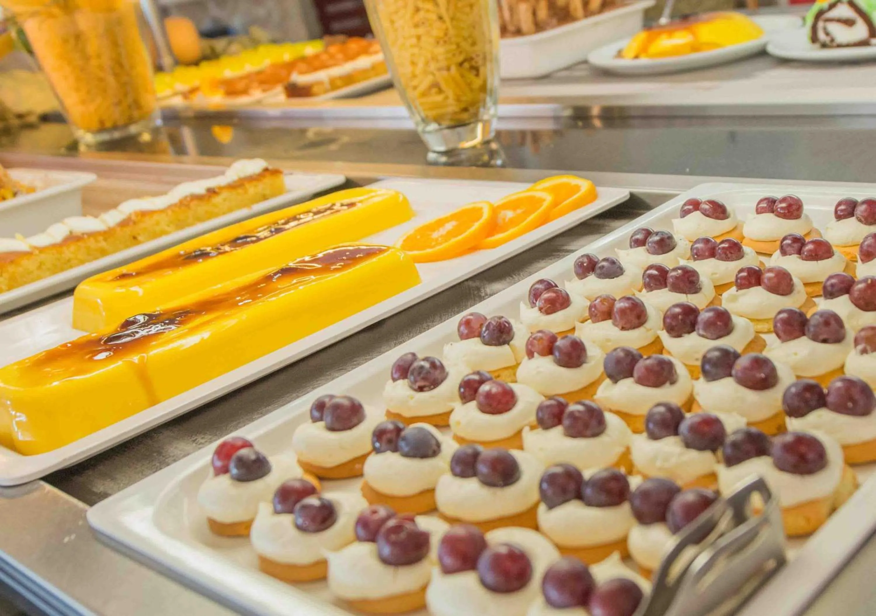 Food in LAGUNA HOLIDAY RESORT