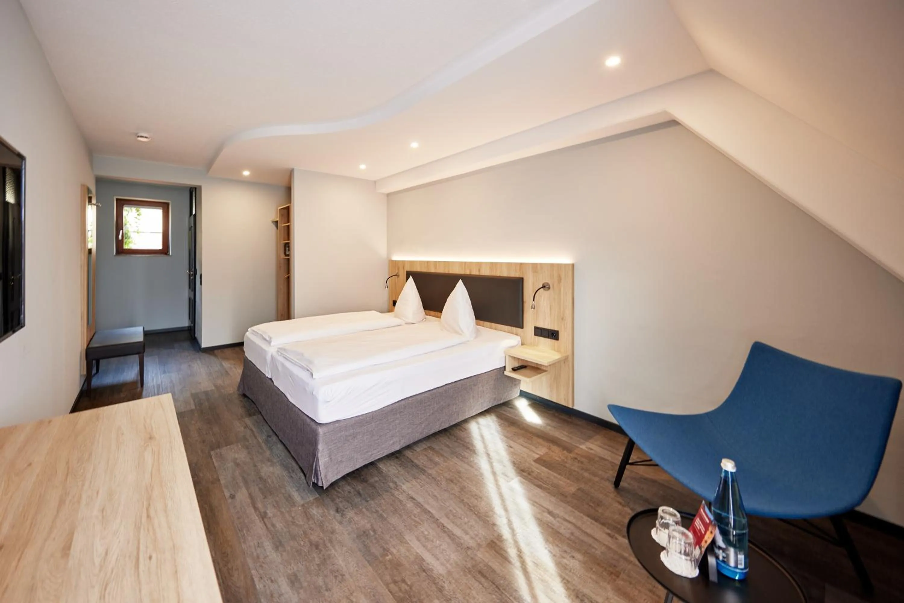 Photo of the whole room, Bed in Zum Roten Bären