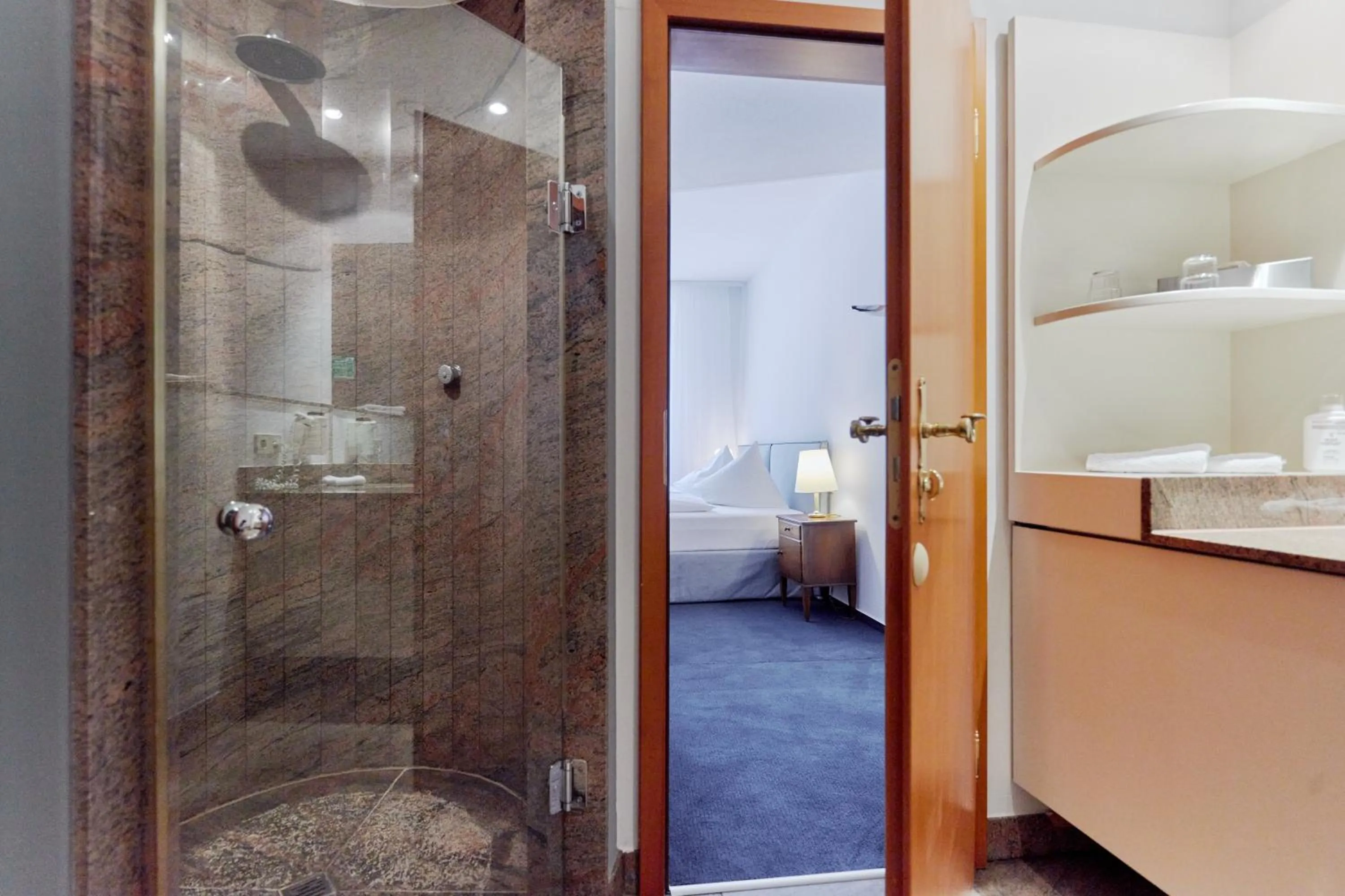 Shower in Zum Roten Bären