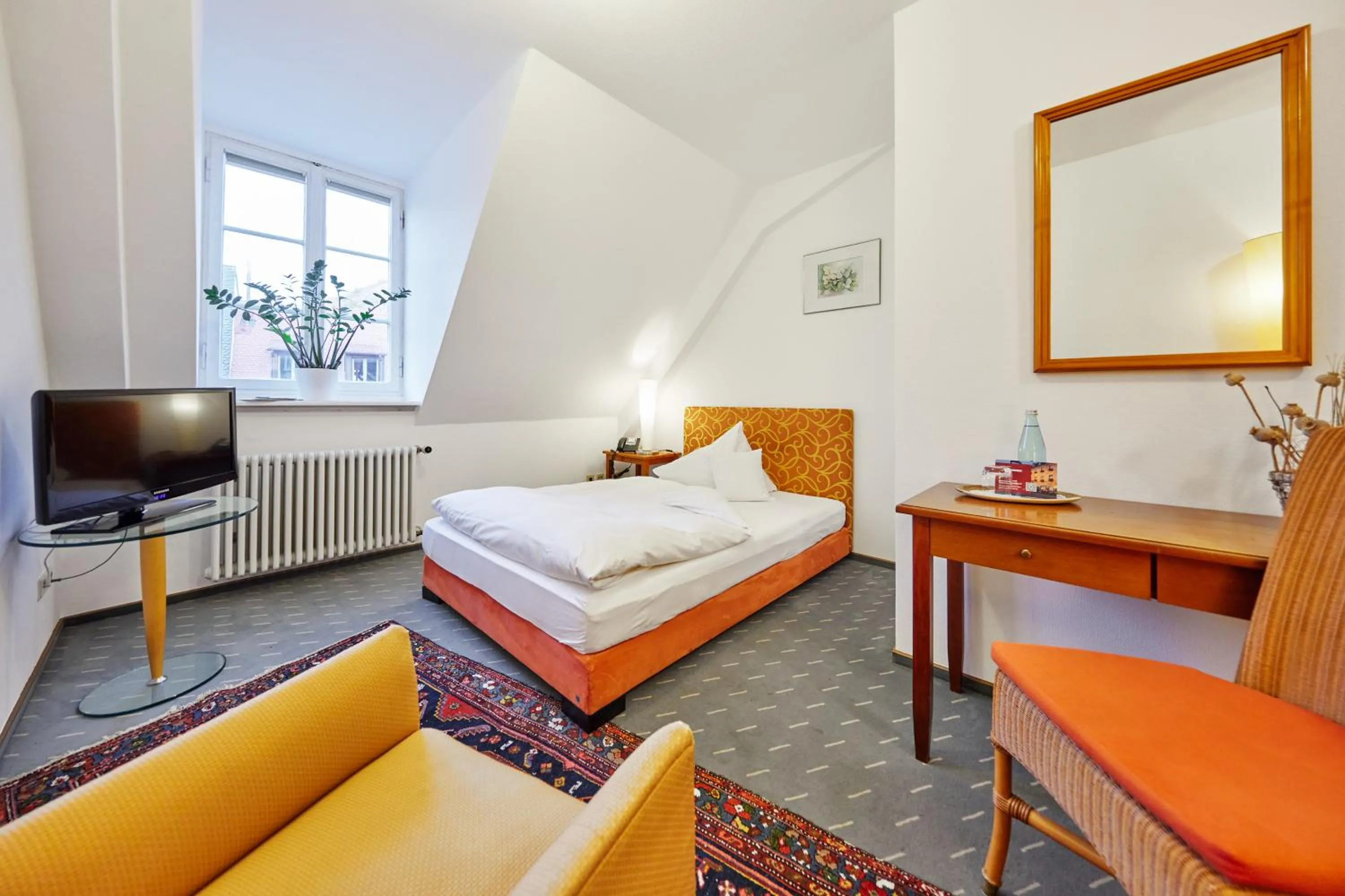 Photo of the whole room, Bed in Zum Roten Bären