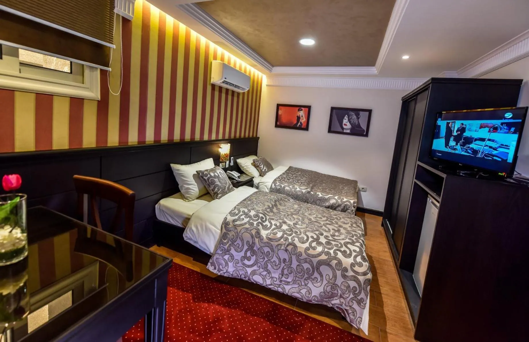 Bed in Royal Day